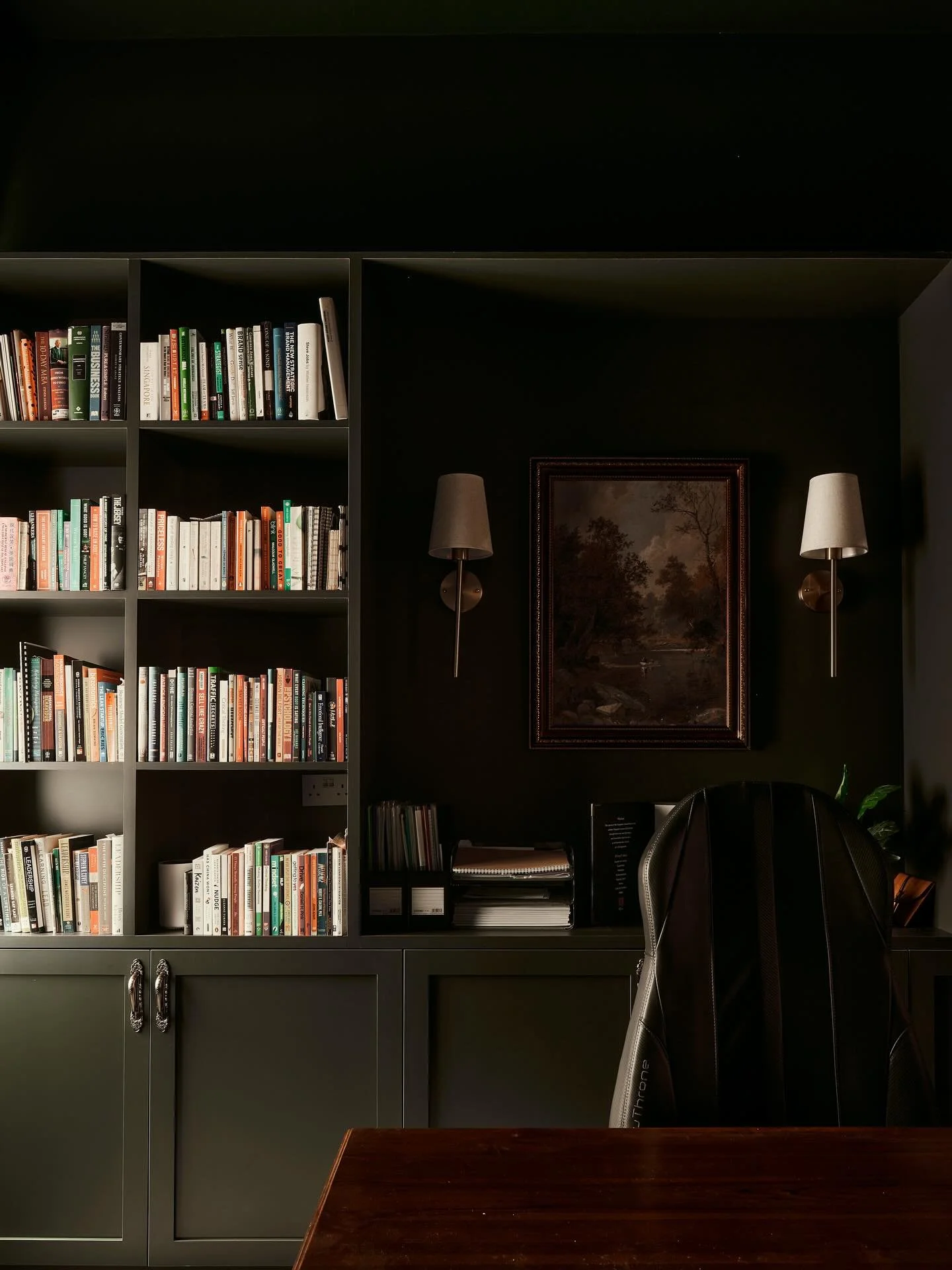 Dark, moody and oh so comfortable 🖤