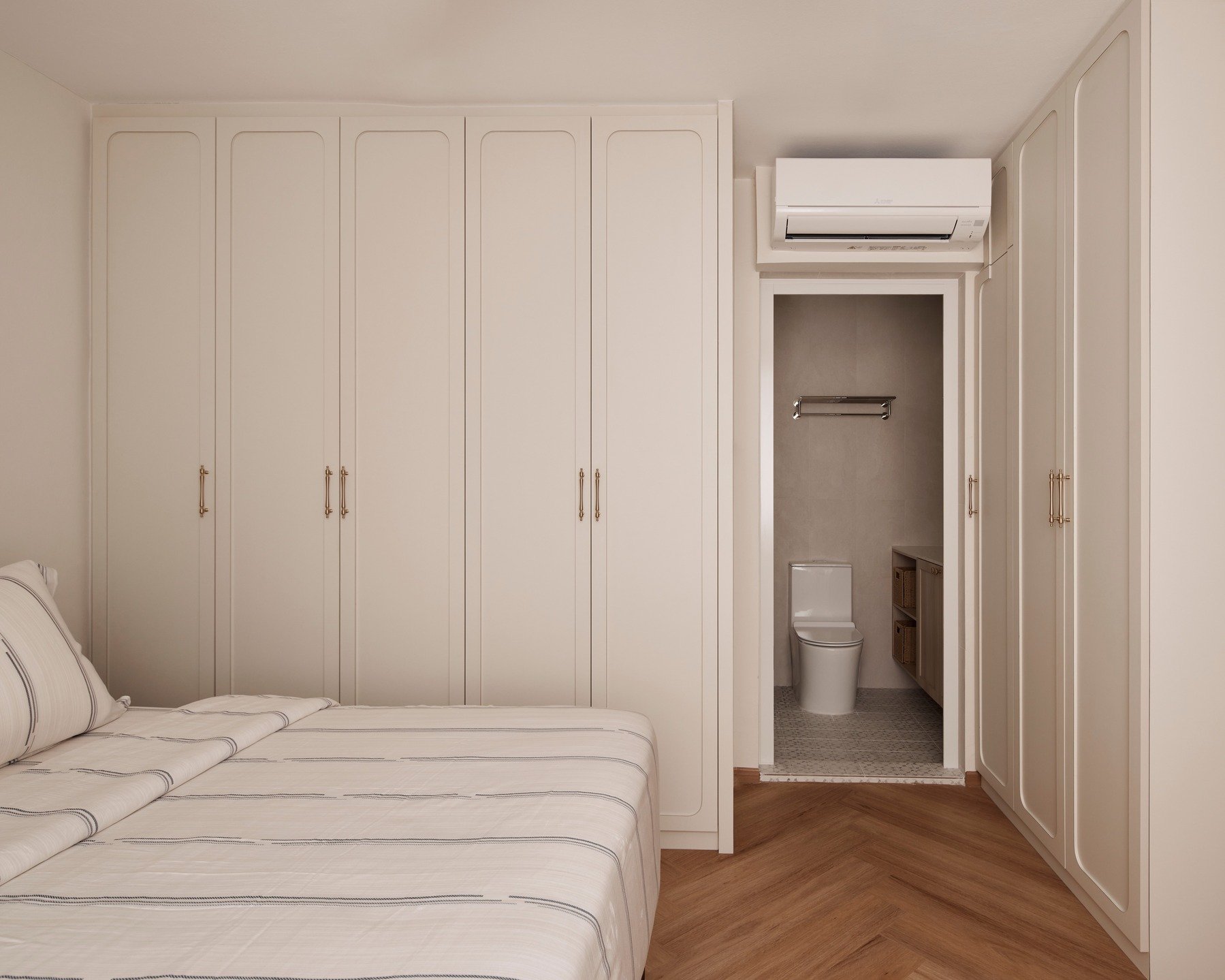 A rather minimalist bedroom thats drenched in popular colours.

Look closely and you will see curves on the wardrobe and details in the handles. 

Keep calm and have a sleep in today 😌