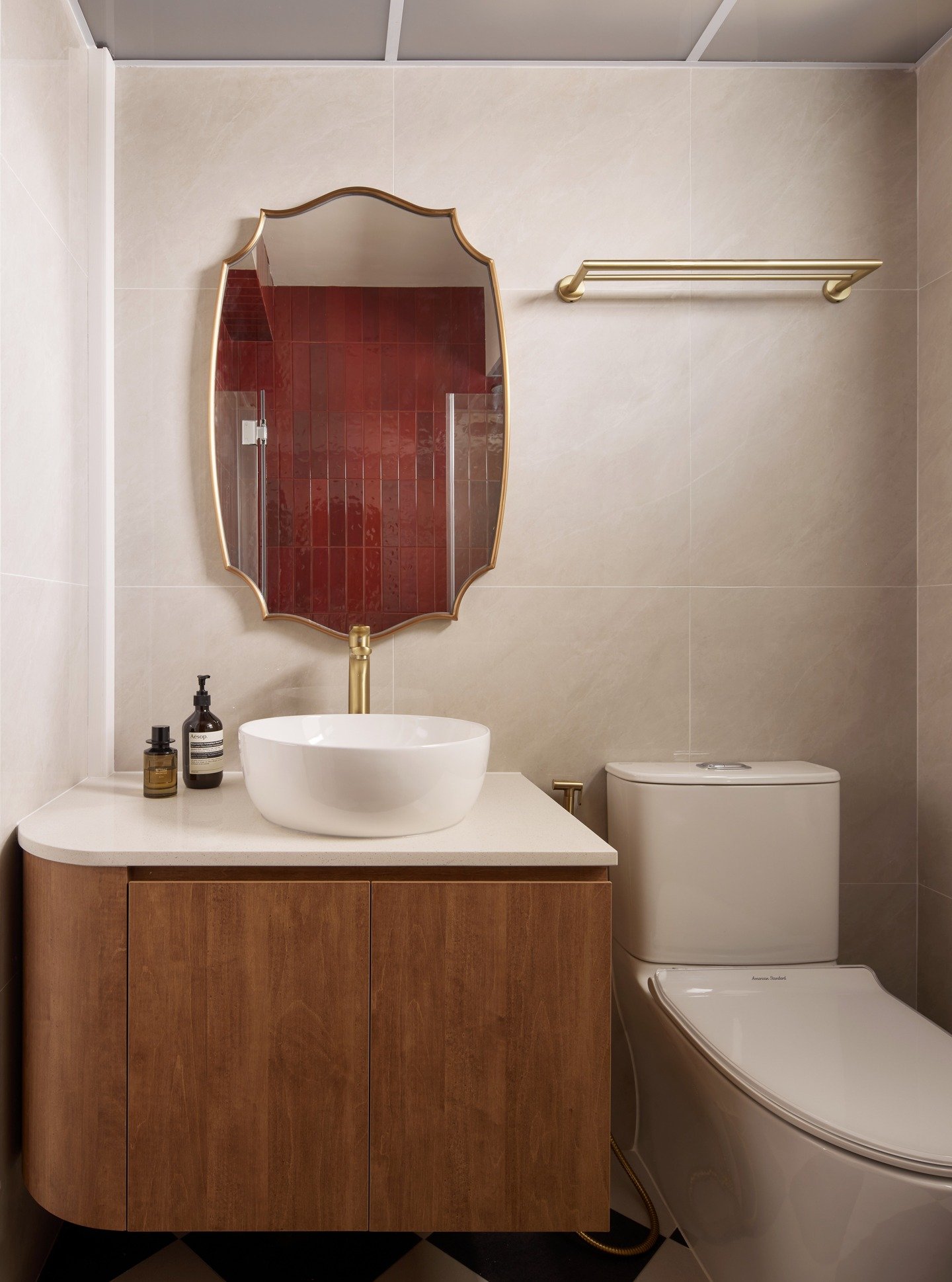 Christmas is in three days, so some red seems appropriate🎄

Have a joyous and restful end of the year everyone!