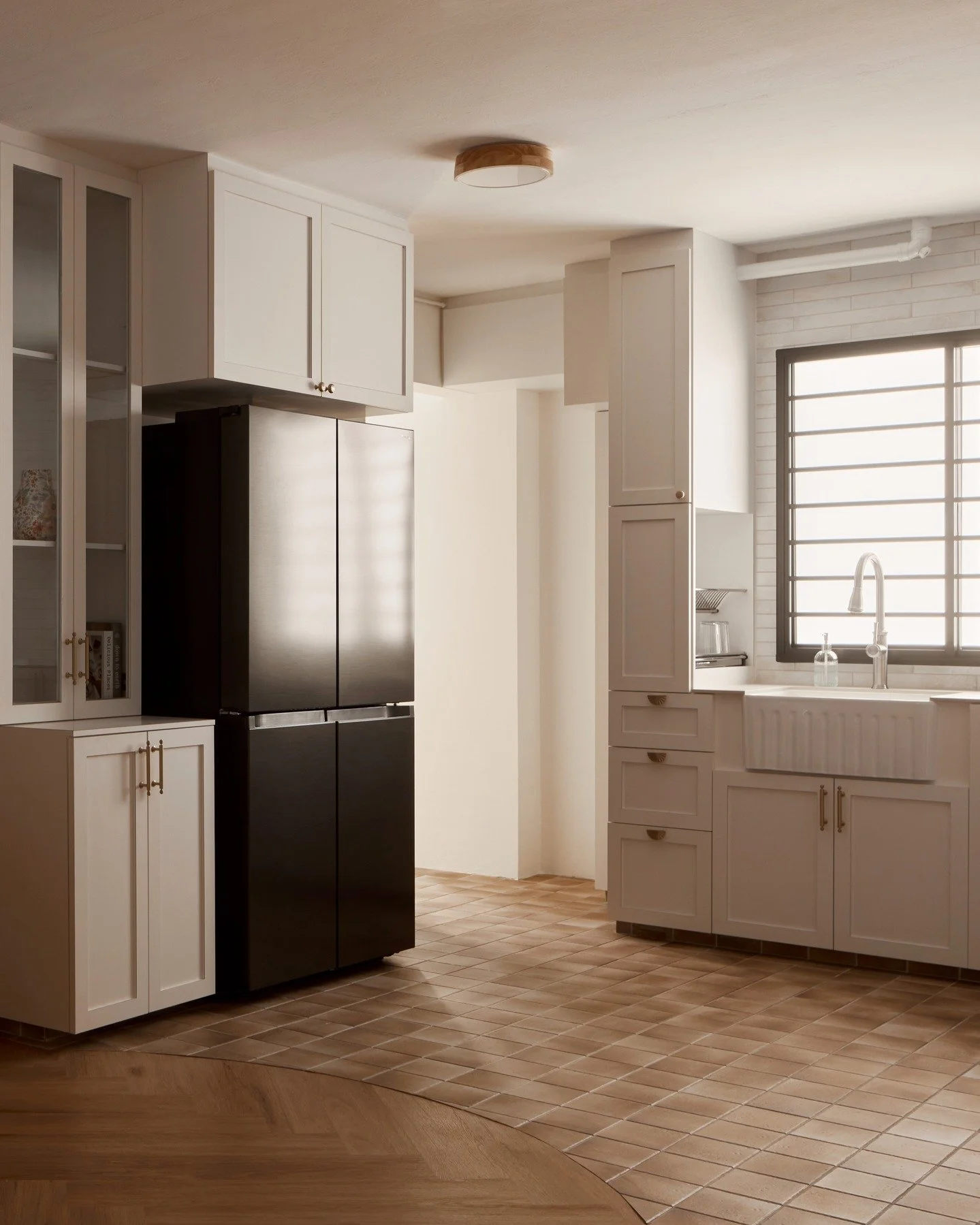 The fridge stands where the store used to be, and overall it is just brighter and more elegant now (love the choice of sink by our clients too ❤️).