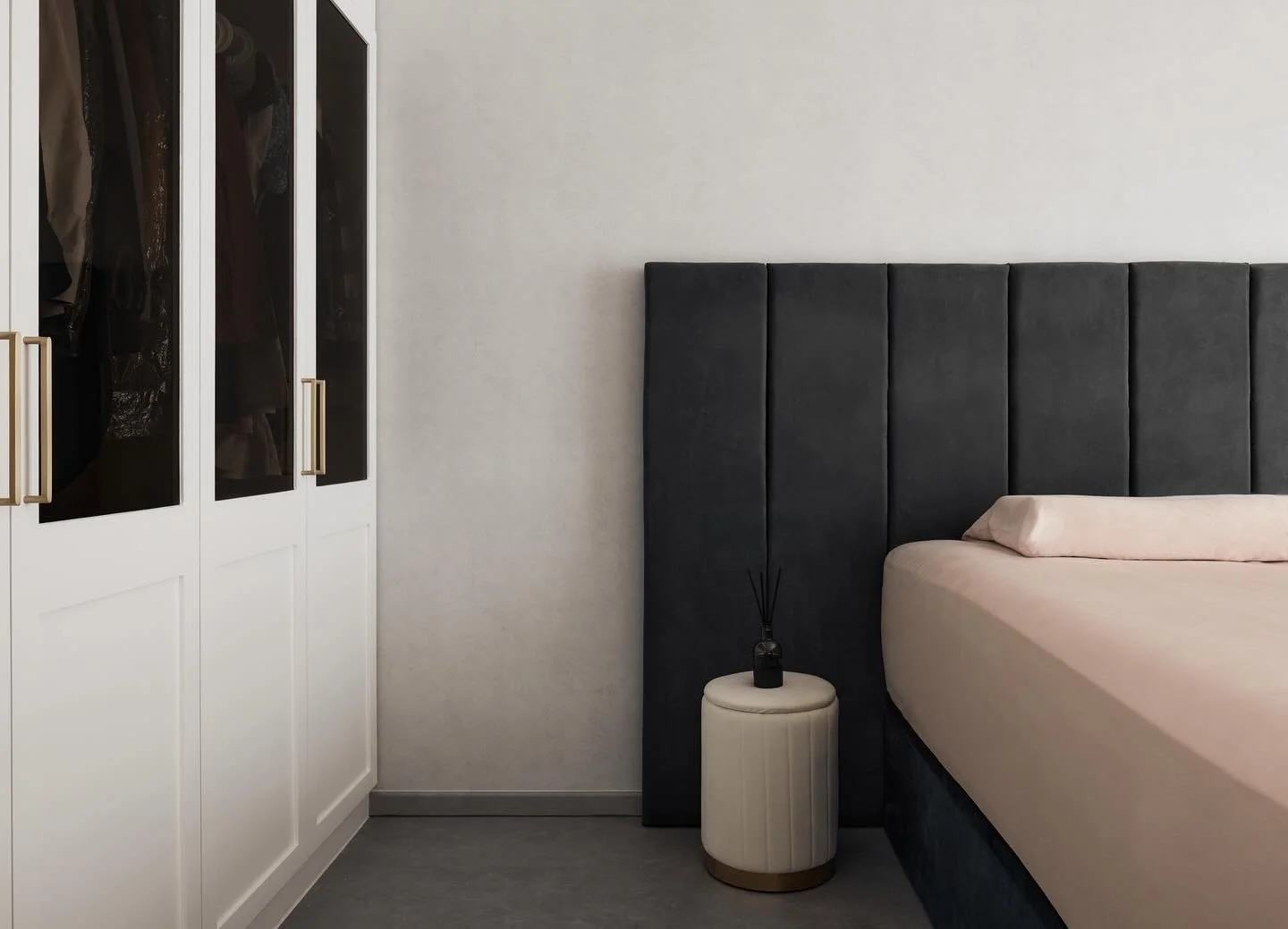 Not the first fabric headboard we&rsquo;ve built and certainly not the last 💙

The dark blue here runs through out the house: in the living room lounge chair, dining chairs and kitchen cabinets - a deliberate decision to create contrast with the dom