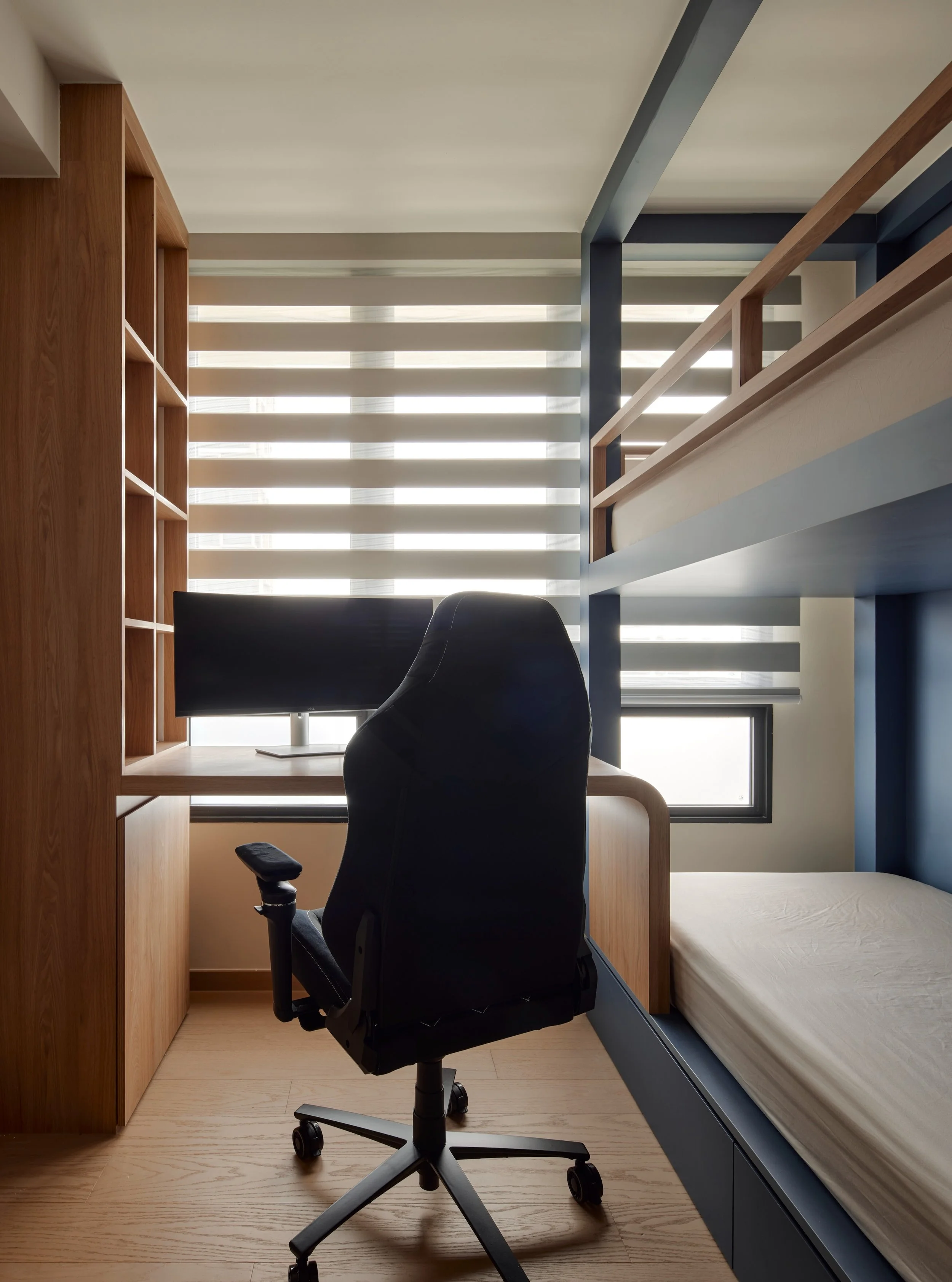 A common room that houses three persons at once comfortably and still boasts storage? 

Yes please 💙