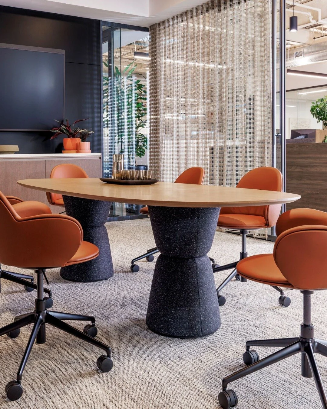 ora x @studiotk

Designed with versatility in mind! Ora brings a bold design statement with it's distinctive hourglass-shaped  it adds both personality and performance to today&rsquo;s evolving workspaces.

At IFG, we believe great design is about cr