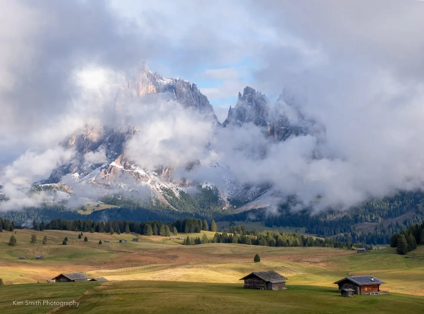 Waiting for the light at Alpe di Siusi
.
Low cloud moving through the Dolomites, briefly revealing texture, depth, and scale 
before closing in again.
Sometimes the best moments are the in-between ones.
.
Alpe di Siusi (Seiser Alm) is the largest 