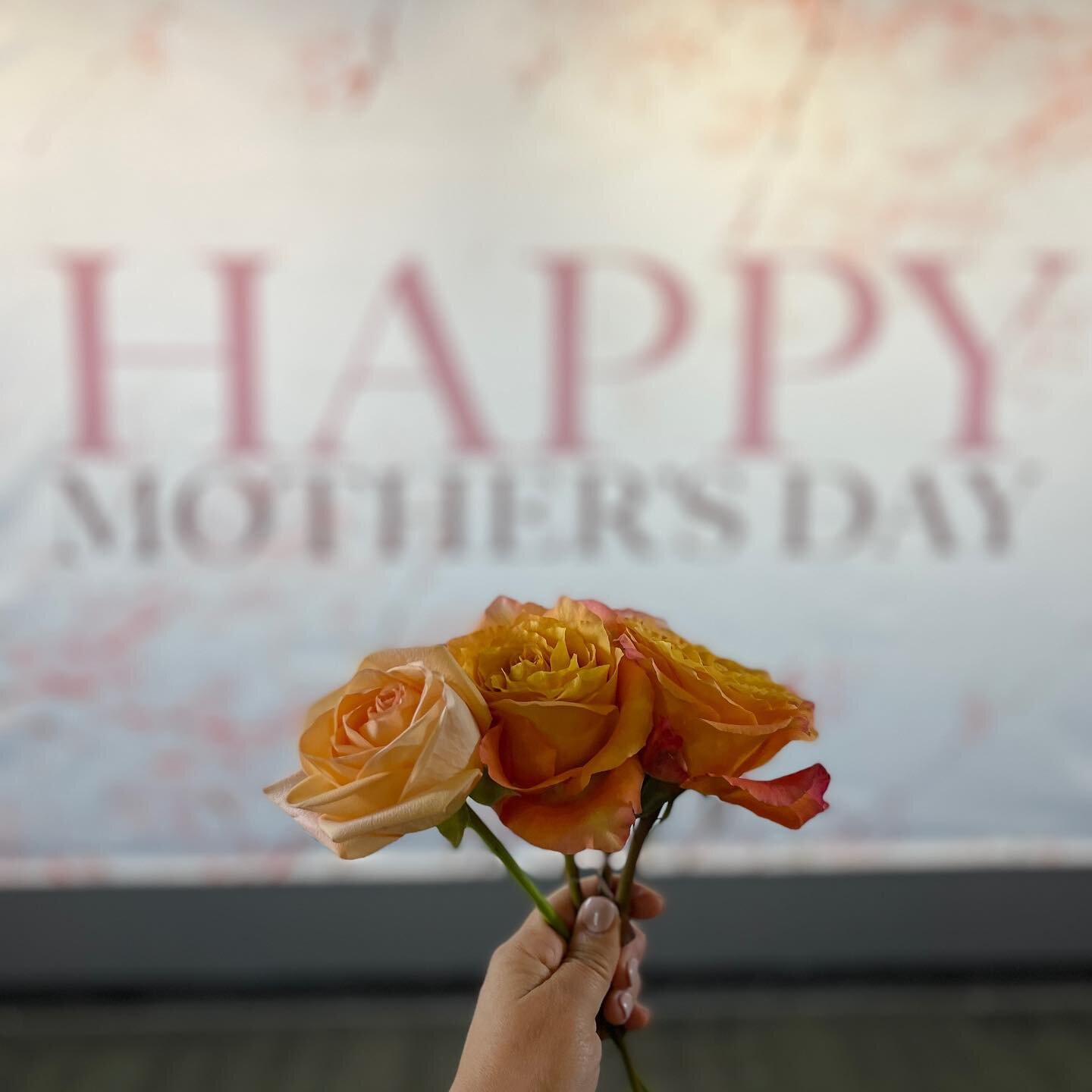 Sending so much love to all the incredible MOMS and alike across the world.🌷 I hope your day is full of love and appreciation you so deserve not only on Mother&rsquo;s Day but each and E V E R Y D A Y! 

As the world celebrates you on Mother&rsquo;s