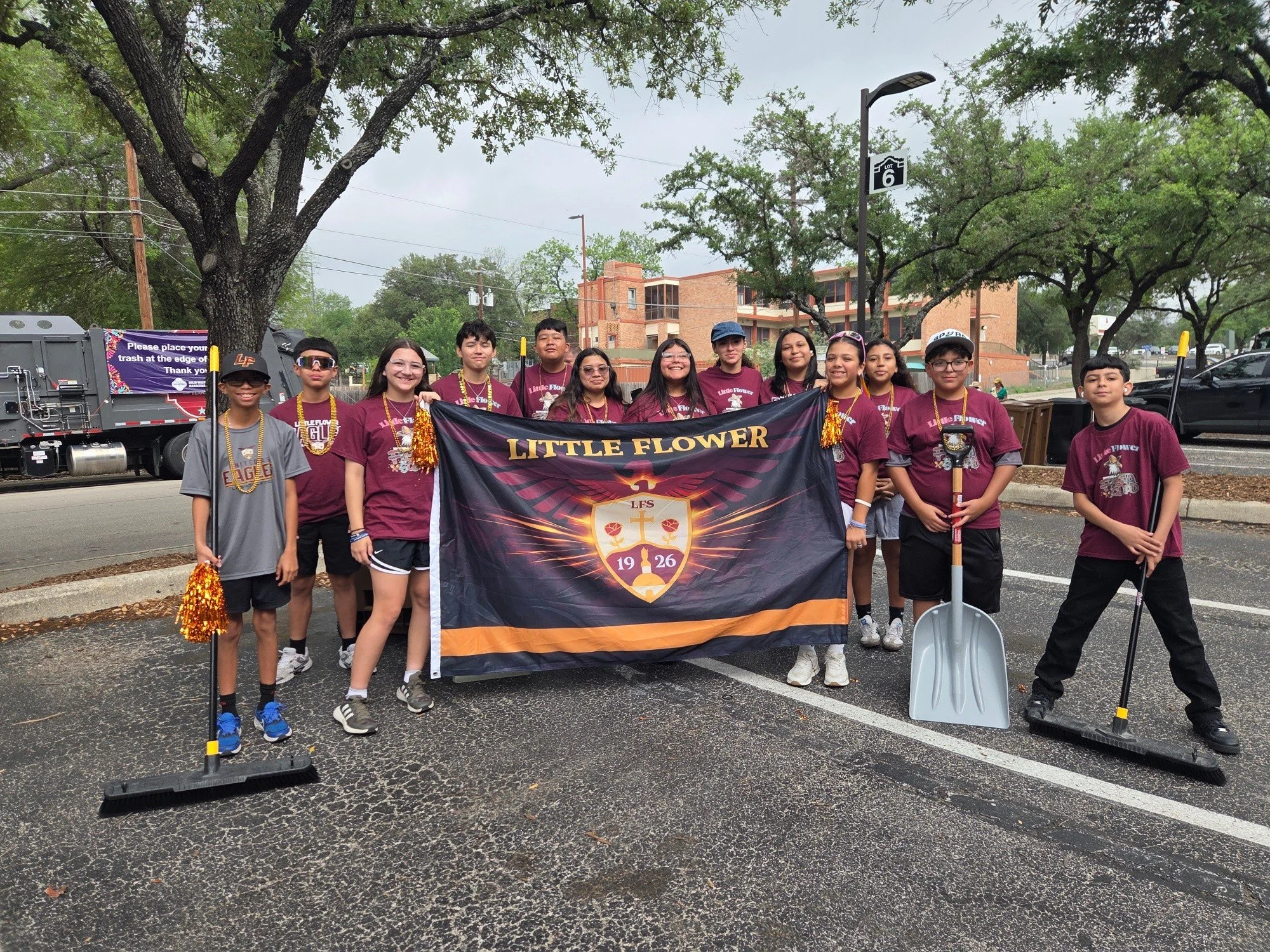 🦅🎊 Eagles are Fiesta Ready!
Super Scoopers Reporting for Fiesta Dooty, say hello and cheer for our amazing faculty, families &amp; students ❤️