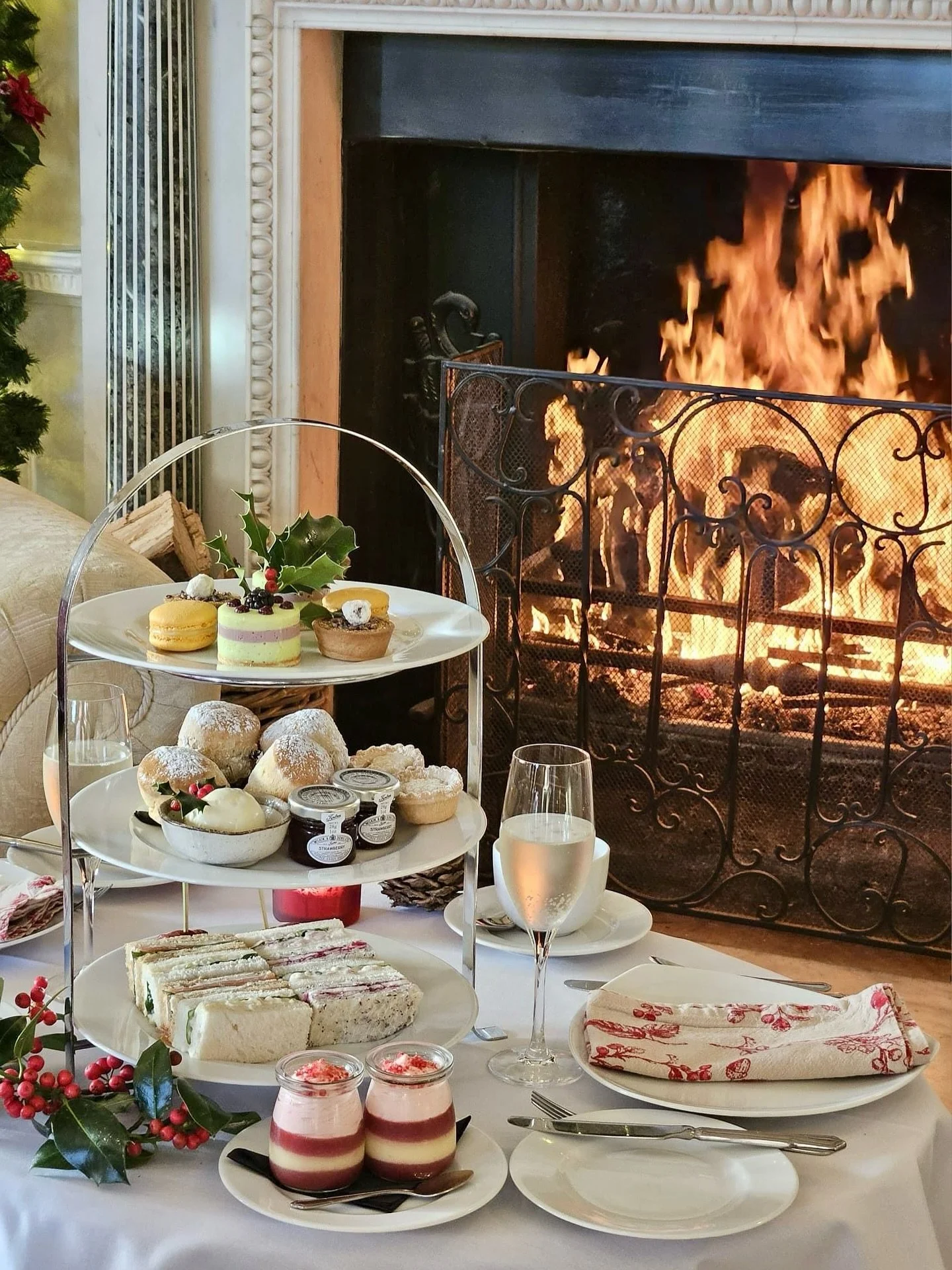 &lsquo;Tis the season&rsquo; 🎄✨Join us at Goldsborough Hall for our festive afternoon tea, served beside roaring log fires, under twinkling garlands🕯️Delicate sandwiches, dainty cakes, warm scones and a little sparkle in your glass🥂

The perfect w
