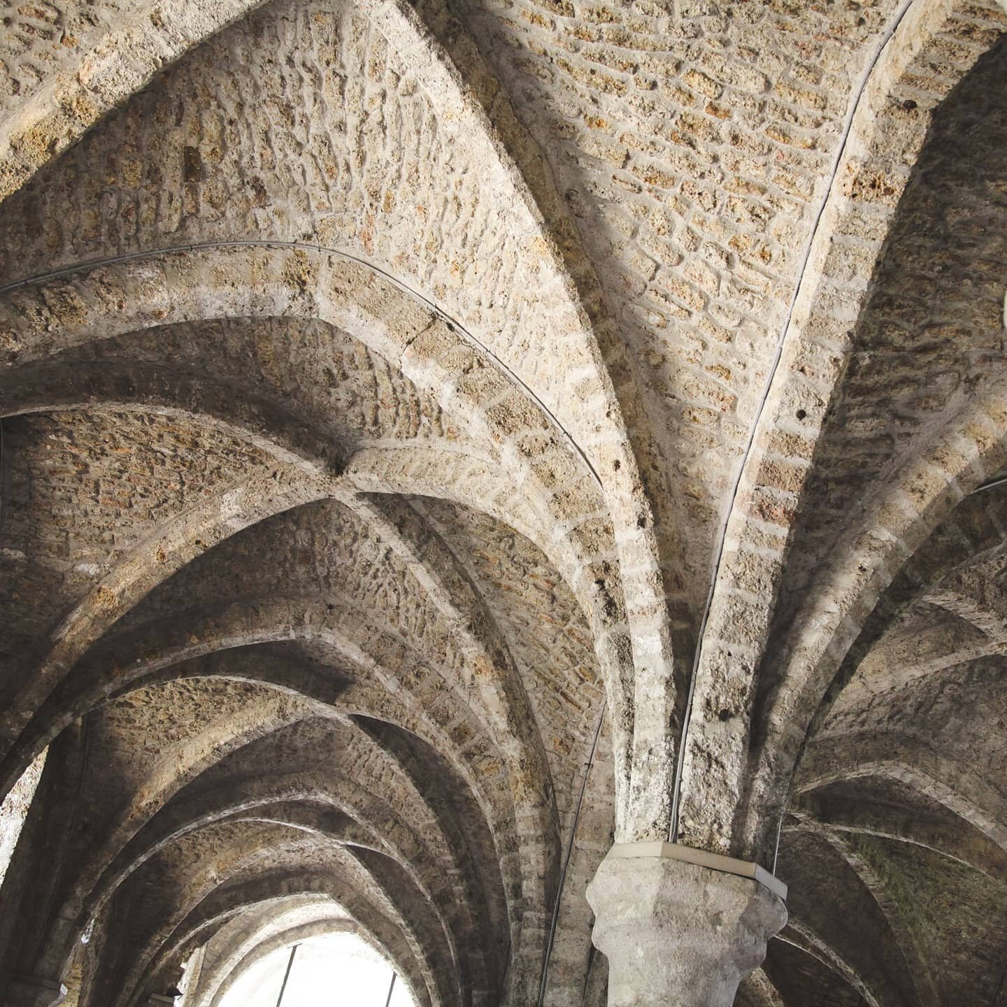 Let's try this again.. 

The Abbey Vaux de Cernay is absolutely stunning and perfect for photos. We couldn't get enough, even if the focus is off 😚
