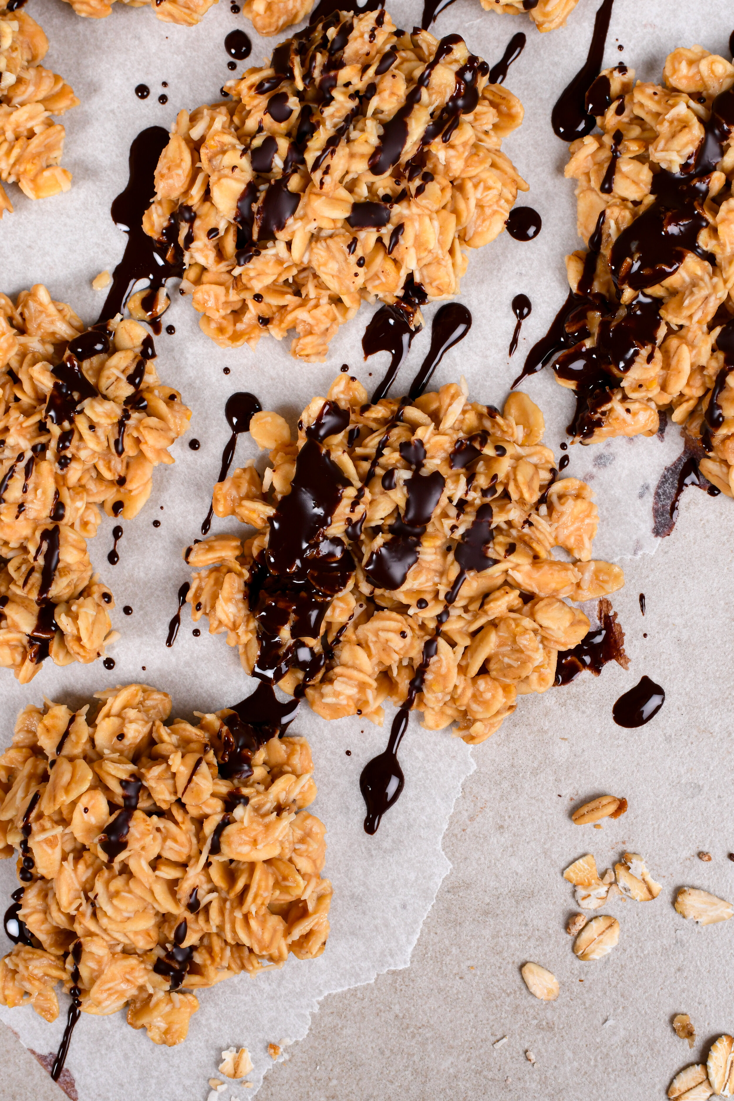 No-bake jordnötskakor med havre