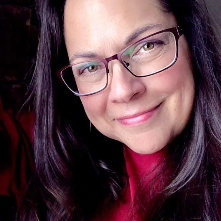 Headshot of Artist Robin V