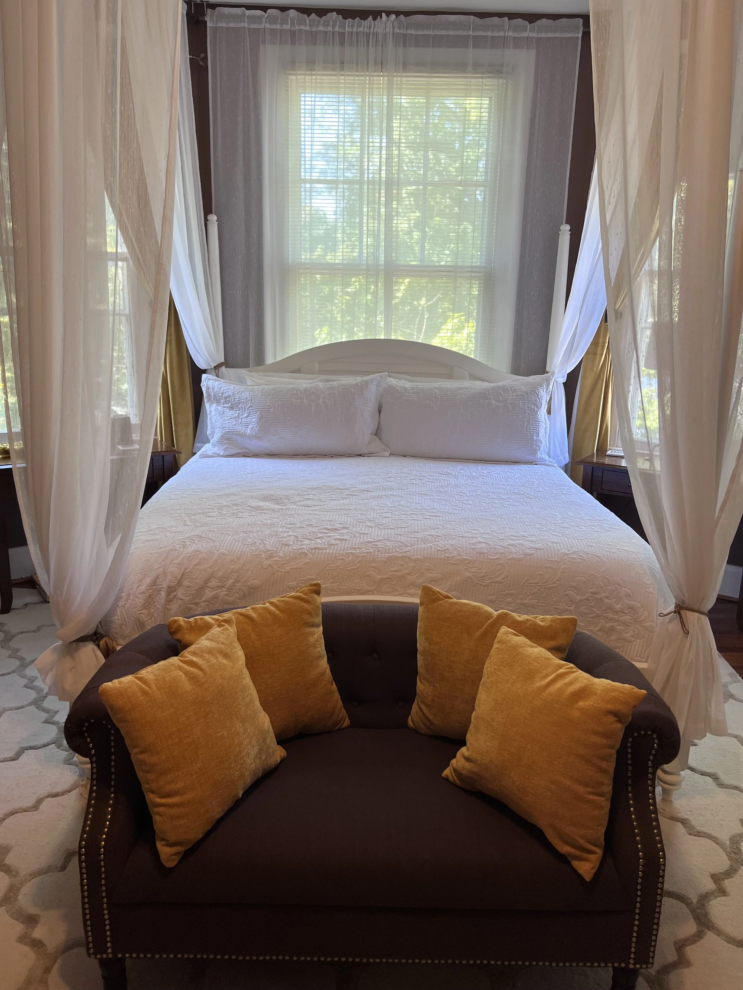 Elegant Lynchburg VA Bed and Breakfast Winridge Manor Bed