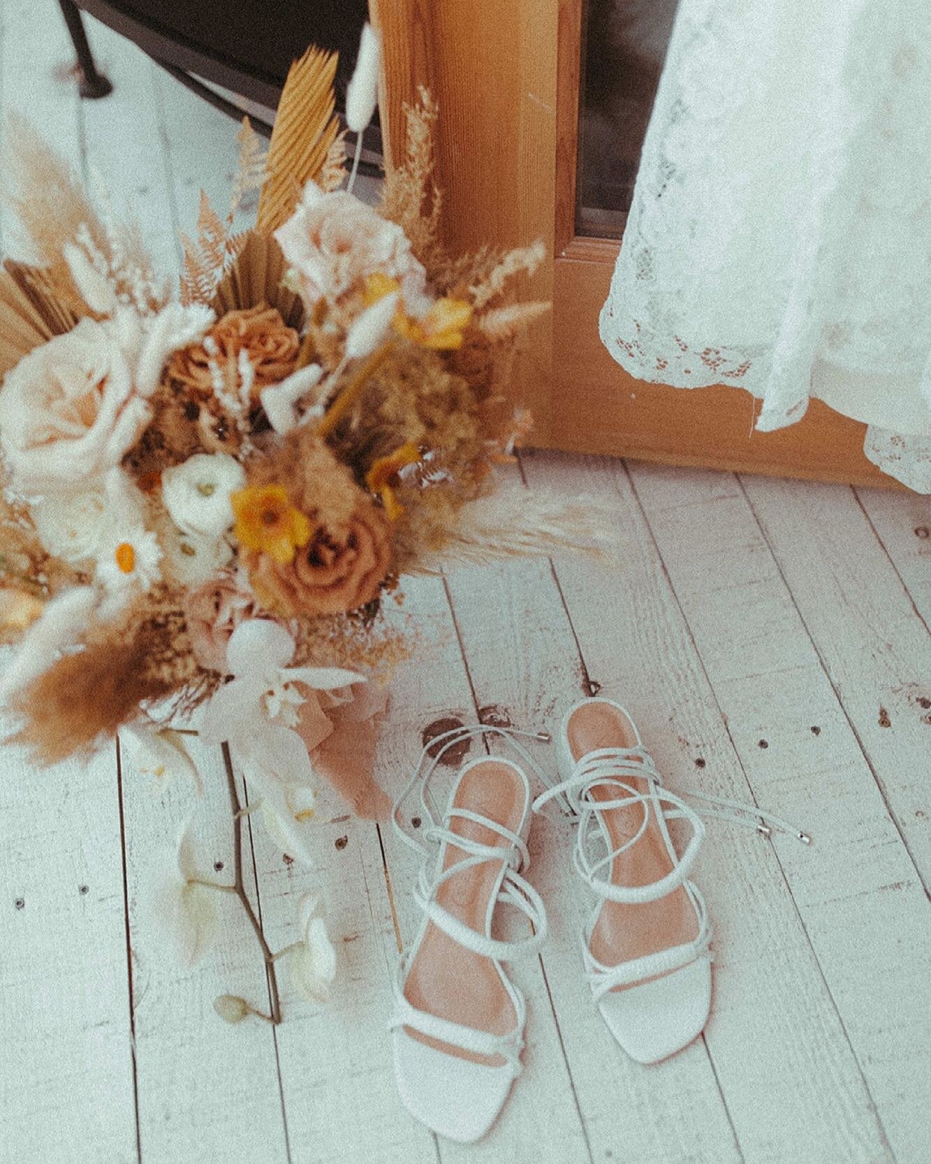 Flowers, shoes, and dress oh my! ⁠⁠
⁠⁠
.⁠⁠
⁠⁠
.⁠⁠
⁠⁠
.⁠⁠
The awesome team:⁠⁠
Coordinator:⁠⁠
@avonleaeventplanning⁠⁠
Photography:⁠⁠
@eunicebeck⁠⁠
Flowers:⁠⁠
@nancylobodesigns&nbsp;@lobofloral⁠⁠
Venue:⁠⁠
@sacredmountainjulian⁠⁠
Seating Chart:⁠⁠
@creati