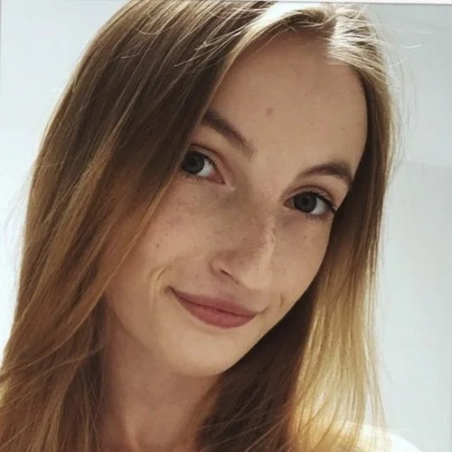 Julia Wrona, secretariat