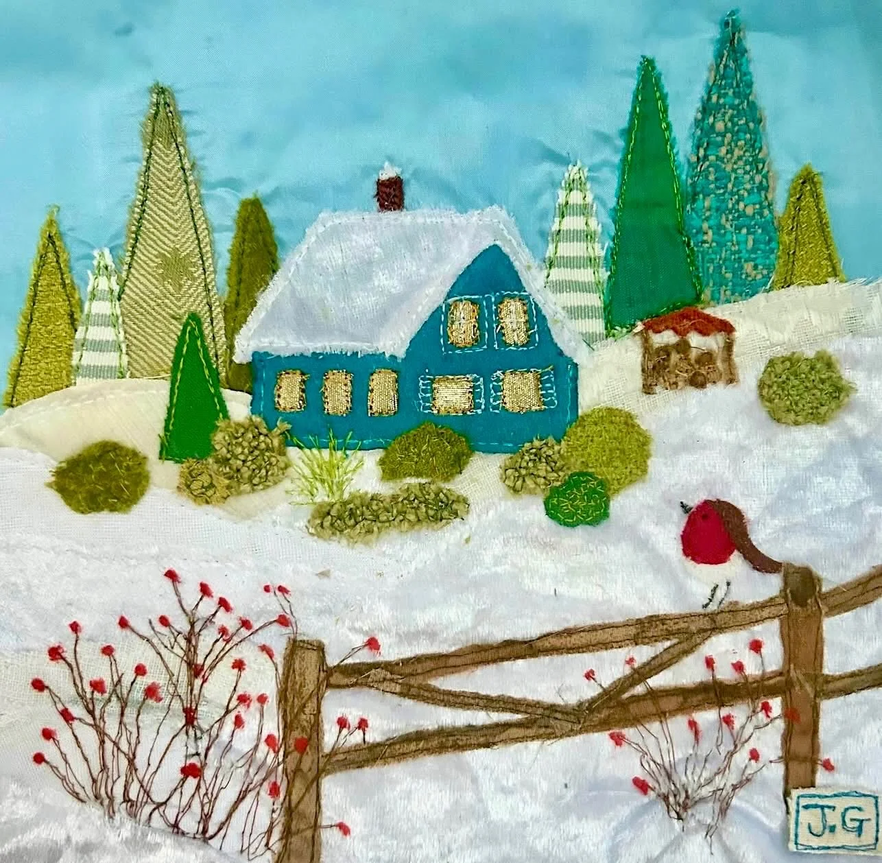 The first of my winter wonderland dwellings&hellip; ☺️

A new mini series coming out later today 🤗 

🎄 

#excited #keepyoureyespeeled👀 #christmasart #textileartistsofinstagram