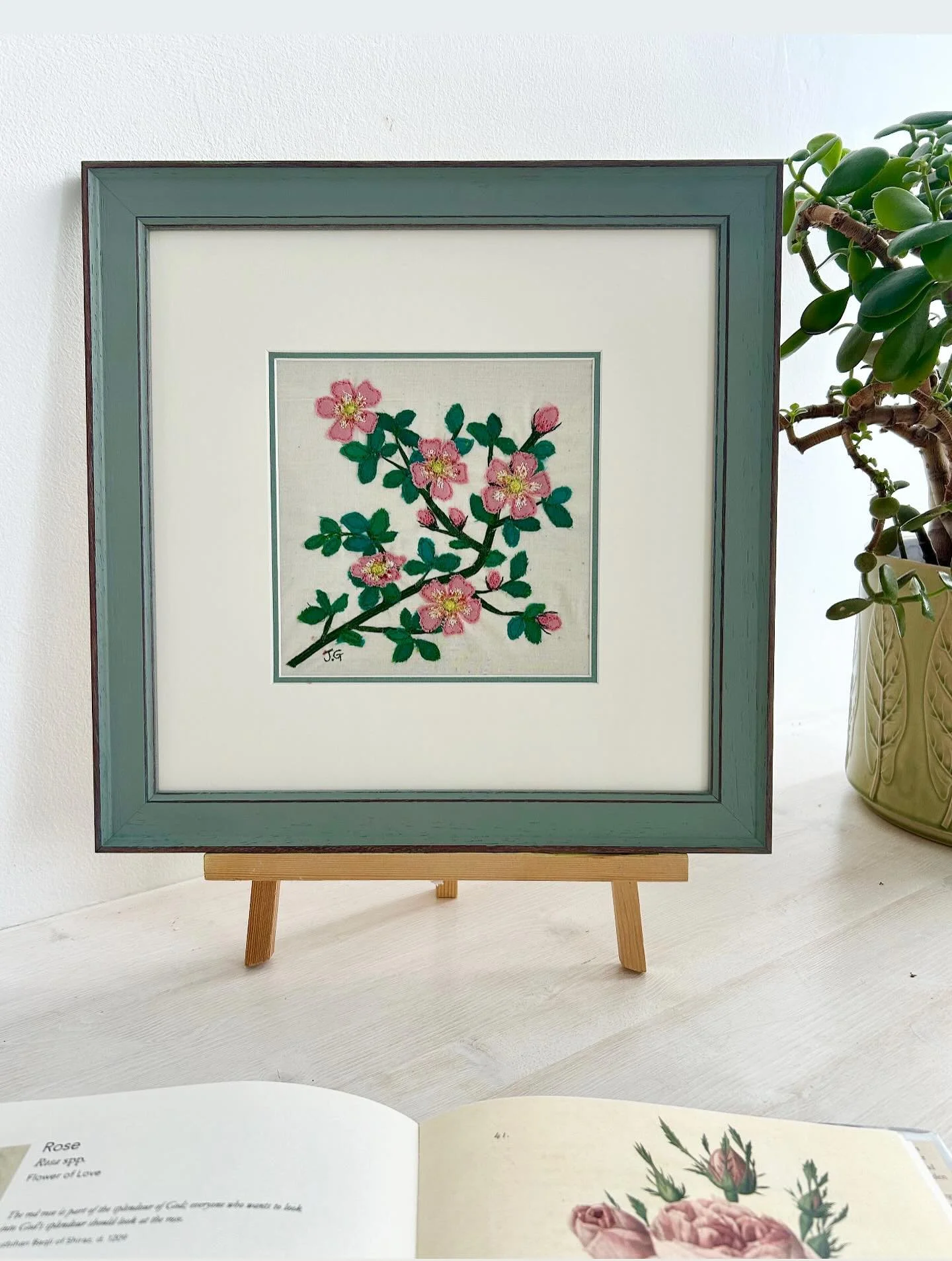 I&rsquo;ve finally found the perfect frame for my new botanical collection. I love it ☺️

All to be revealed in coming weeks&hellip; 

Thank you @artframe1 

#botanicalart #dogroses #roses #vakentinesday #textileart