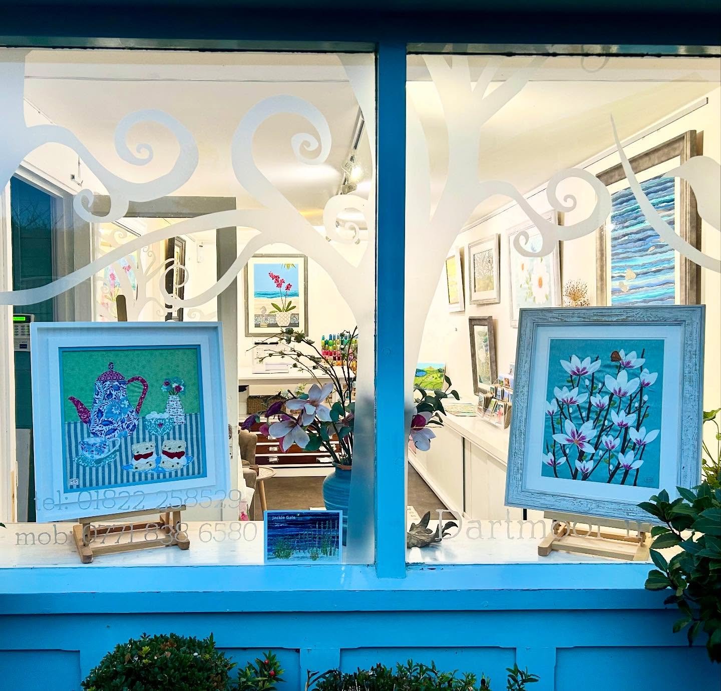 My new studio in Horrabridge, Yelverton. ☺️ The early evening light glows it up very nicely :)) 

All set up for work and of course, visitors! For the moment, my opening days are Friday and Saturday 10 - 4. 

It&rsquo;s next door to the wonderful @wi