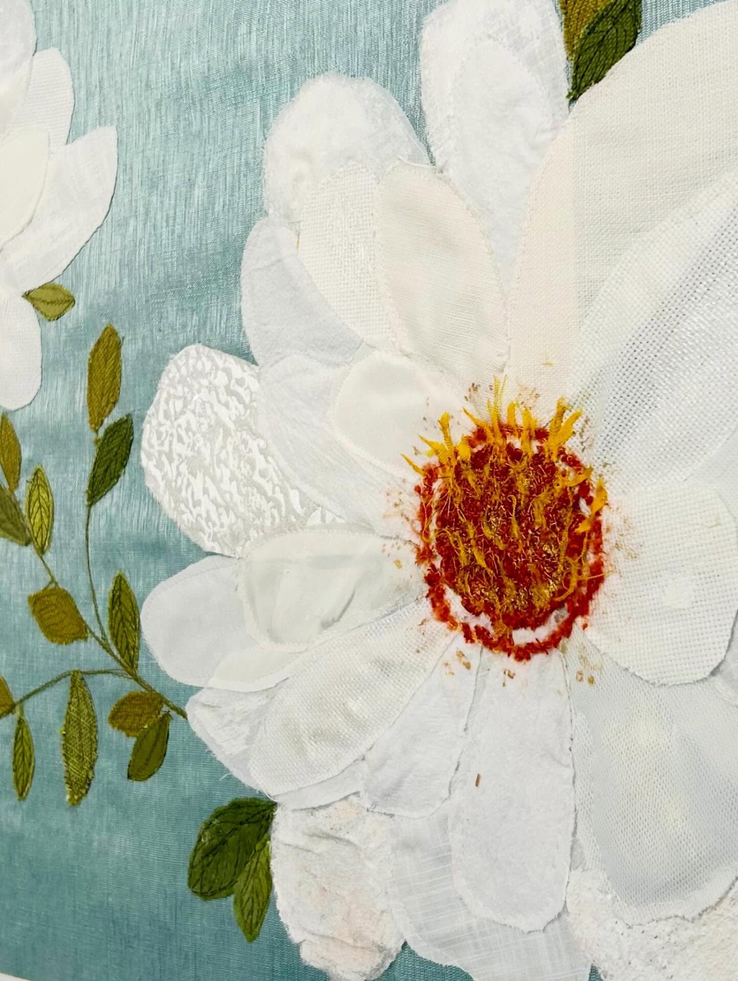 Camellia. Up close. 

The beauty of a biggie is the close up detail it allows. The central clusters of these magnificent flowers is so beautiful. That&rsquo;s where I really get to play ☺️ 

#textileart #thedevilisinthedetail