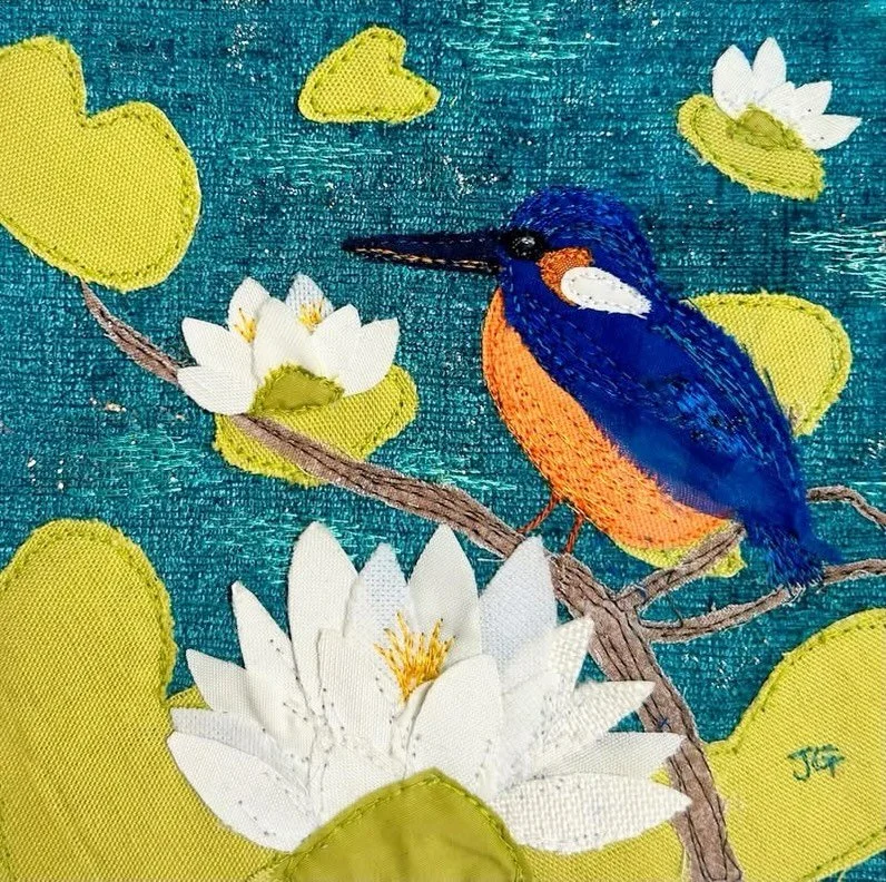 &lsquo;Kingfisher Pond&rsquo;

One of my favourite birds and the latest addition to my feathered friend family 😊

This framed textile original (12 x 12&rdquo;) is available and there are mounted prints too :)) 

All now on my website 🤗 jackiegalete