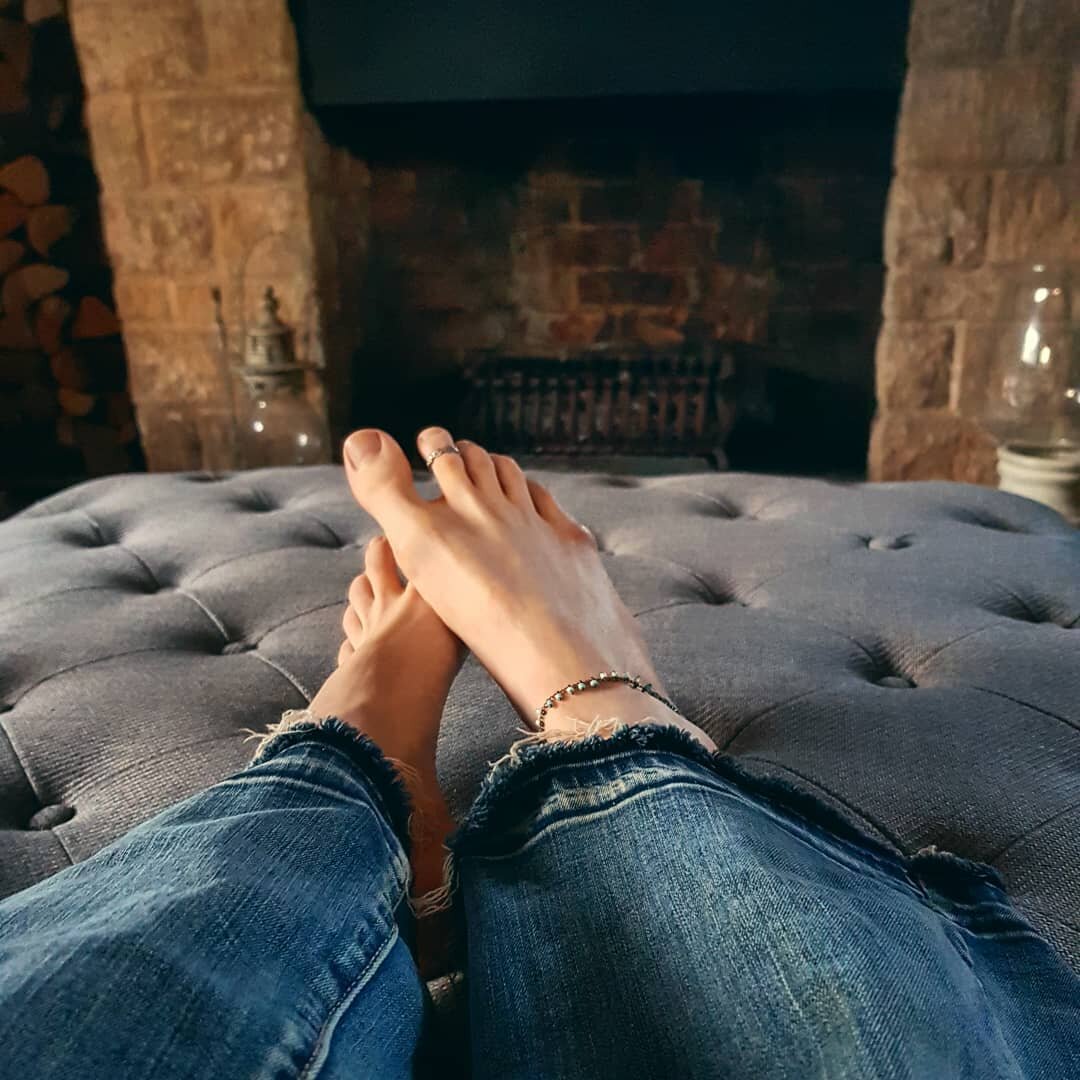 Whatever your pursuit in life... keep pushing and believing in it no matter what!.. 
DON'T GET COLD FEET! 
.
.
It's been so cold recently though...so here's a picture of my very cold feet trying to warm up by an unlit fire 🤔😂
.
.
Dont worry my fell