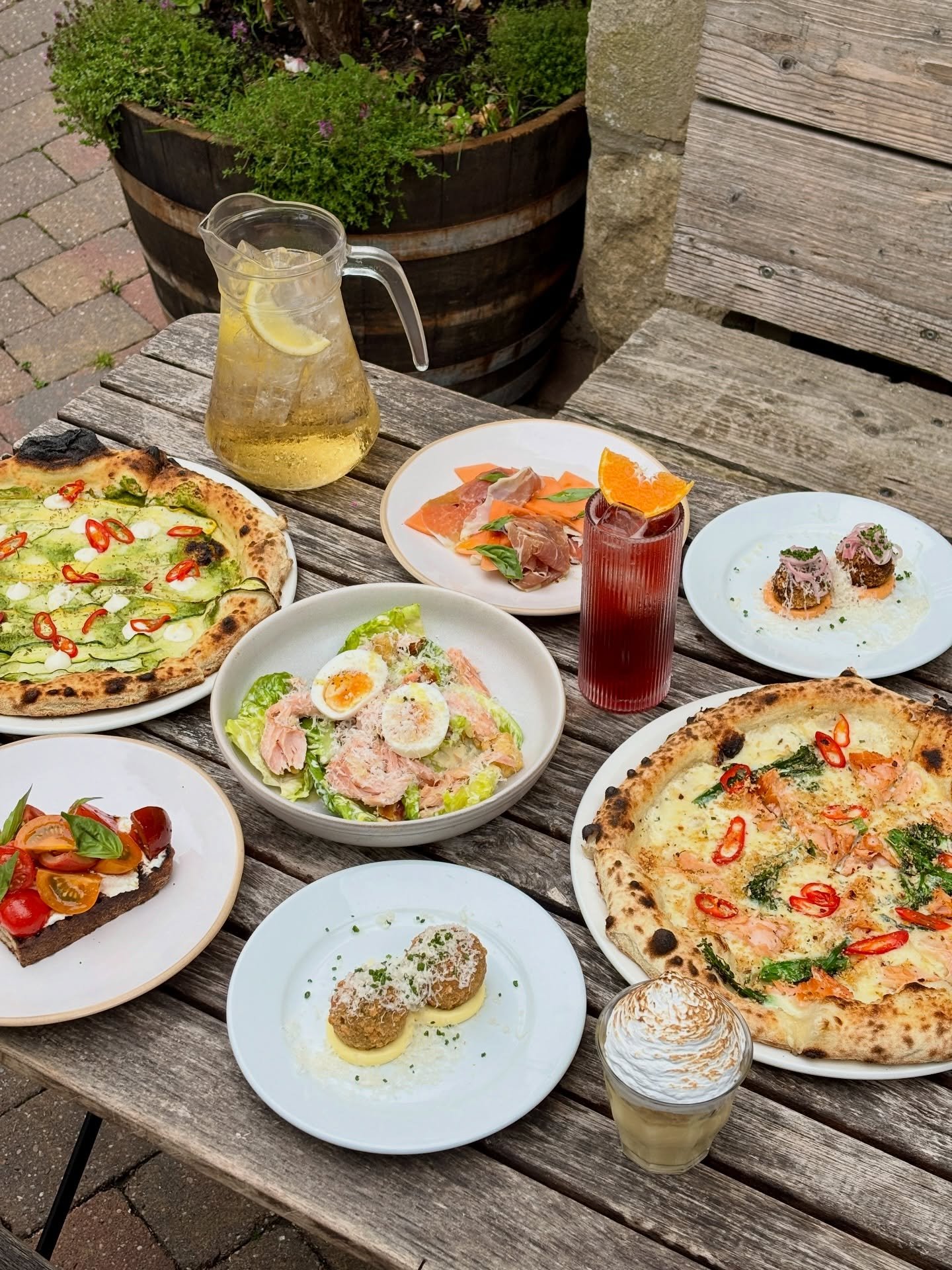 Our menus just got a BSR (Big Summa Refresh!!!)

Parma ham &amp; cantaloupe, hot smoked salmon Caesar, and the courgette, pea &amp; mint pizza are already firm favourites. Just make sure to save enough room for the lemon posset&hellip;