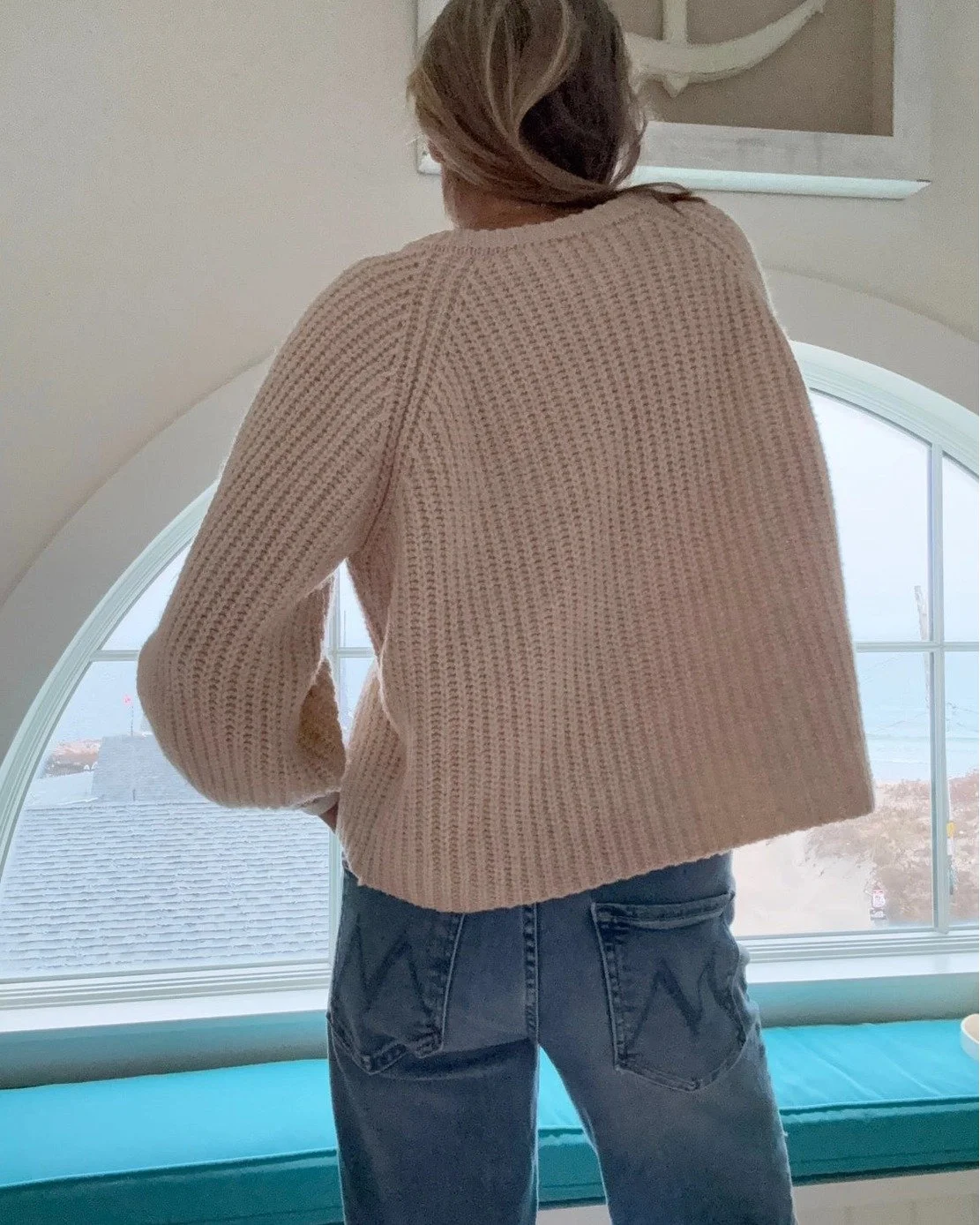 Groundhog says winter stays. That's ok, we&rsquo;ve got comfort covered. ❄️
🤍 Exstilla.com/sandpiper-lane/tops/sweaters