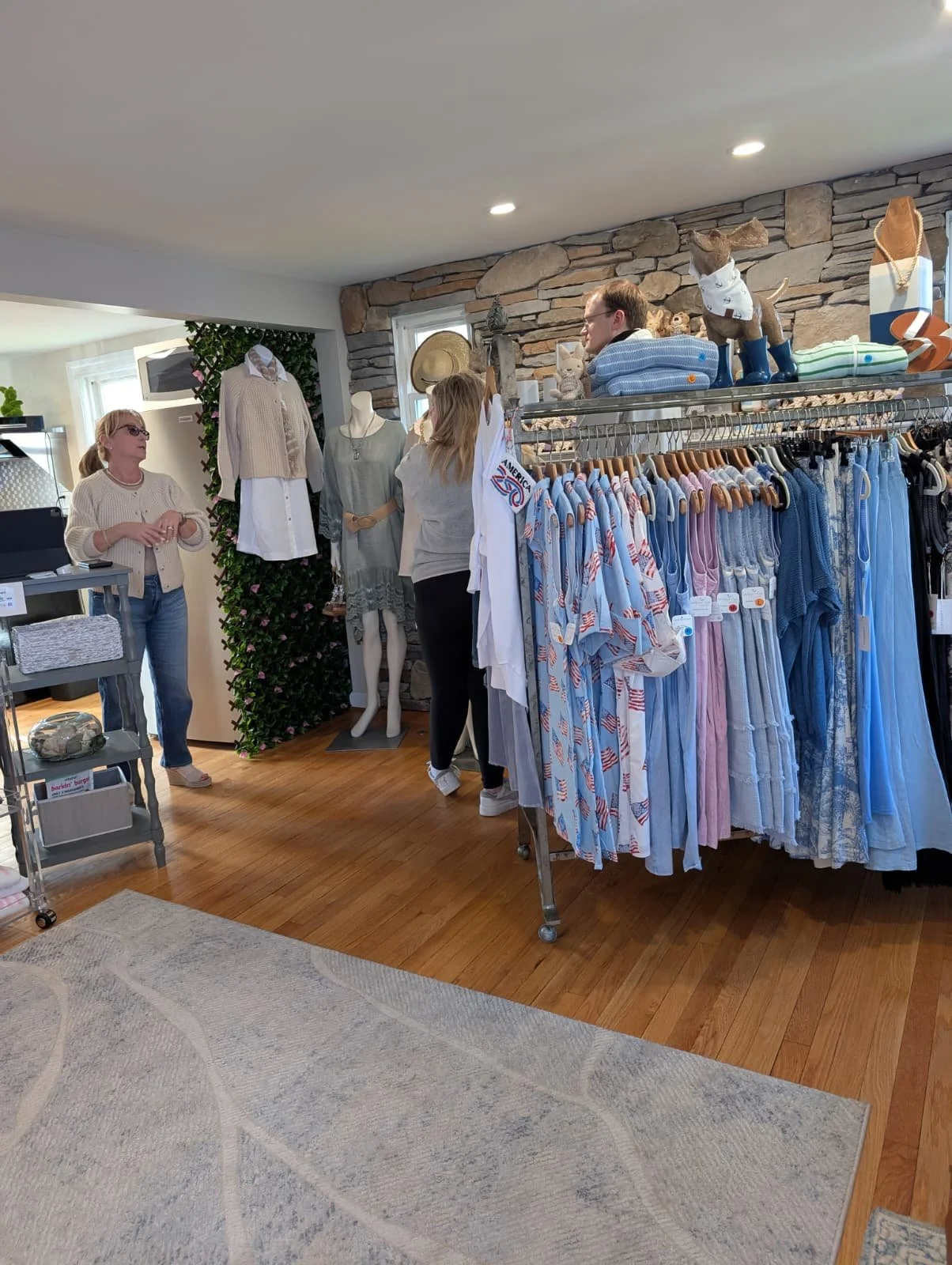 Let's get shopping! Open NOW! 🌸 Spring Pop-Up Shop &amp; Sip Pop-Up 

🤍 Saturday, April 11 | 10AM&ndash;3PM
📍 992 Hartford Turnpike, Vernon, CT

It's a beautiful day to treat yourself to a light bites, refreshments, and browse our small-batch bout