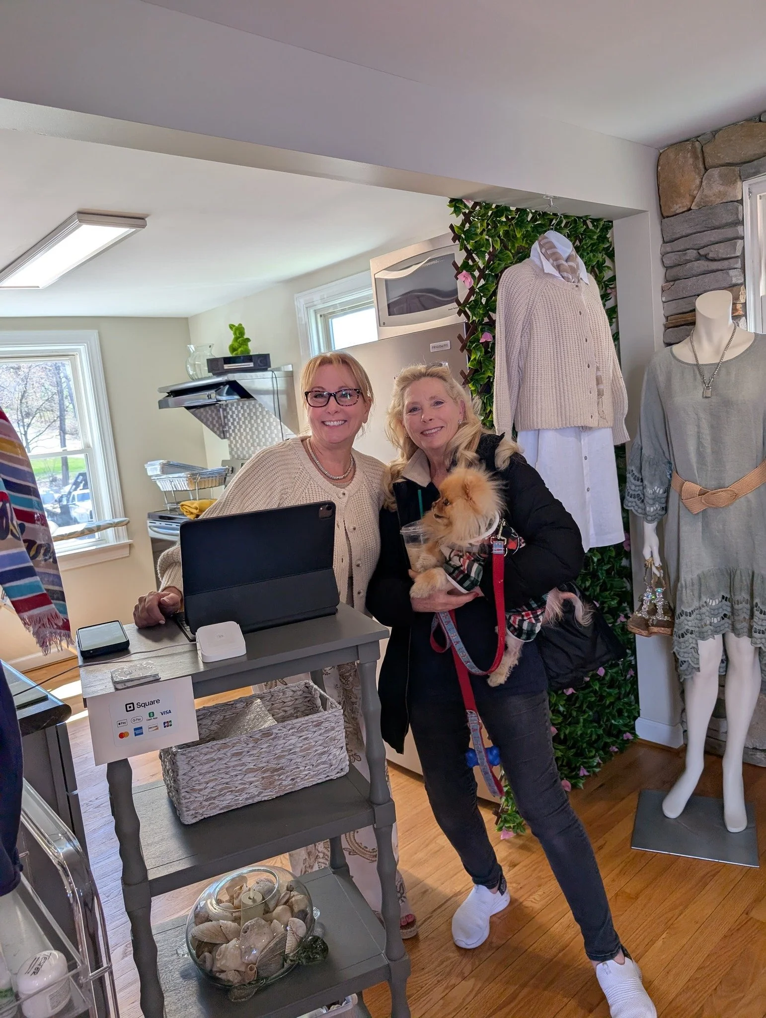 Scenes from the Shop &amp; Sip 🍹 Here until 3pm today and always online at exstilla.com