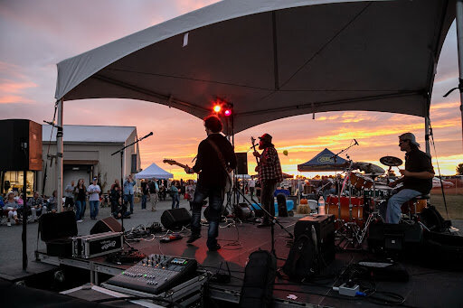 Get to the Gigs! #TheGableVerse has your local summer concert series roundup ✏️by @sugdaniels_  for all the food, music and fun you can handle!

READ UP&gt;&gt; 👆Linktree in Bio - &quot;THE SCENE&quot;

#musicblog #thescene #gettothegig @friendsofwi