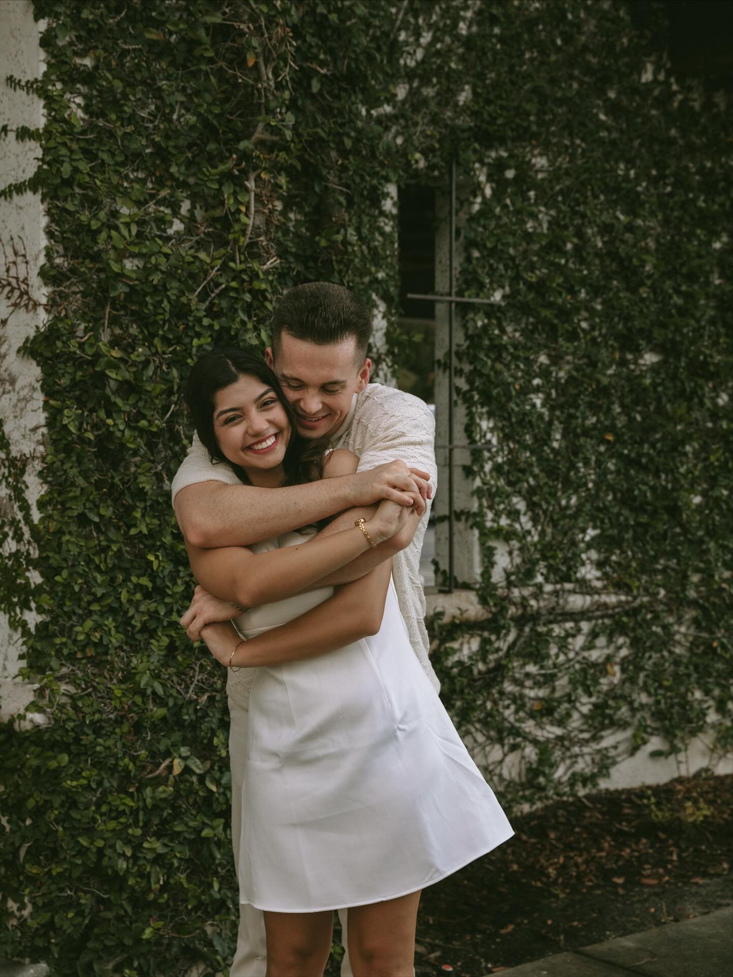 ↠this spot never misses anddd Caleb &amp; Julia are adorable together!!
&bull;
&bull;
&bull;
#orlandofloridaphotographer #travelelopementphotographer #nycweddingphotographer #longislandphotographer #kauaiweddingphotographer #floridaphotographer #orla
