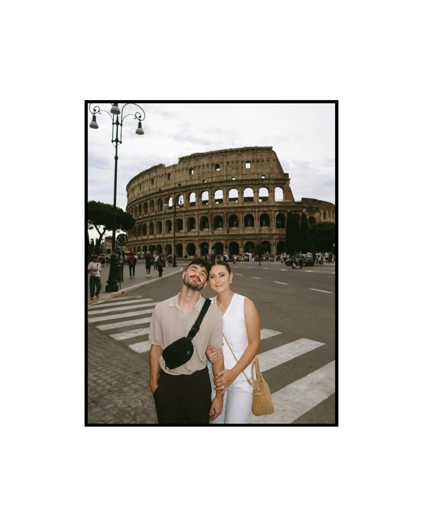 ↠postcard from Rome last month🇮🇹🍕🍝🛵

book us for your 2026 wedding!! whether in Florida, travel, or a small intimate elopement🤎
&bull;
&bull;
&bull;
#orlandofloridaphotographer #travelelopementphotographer #italyweddingphotographer #kauaiweddin