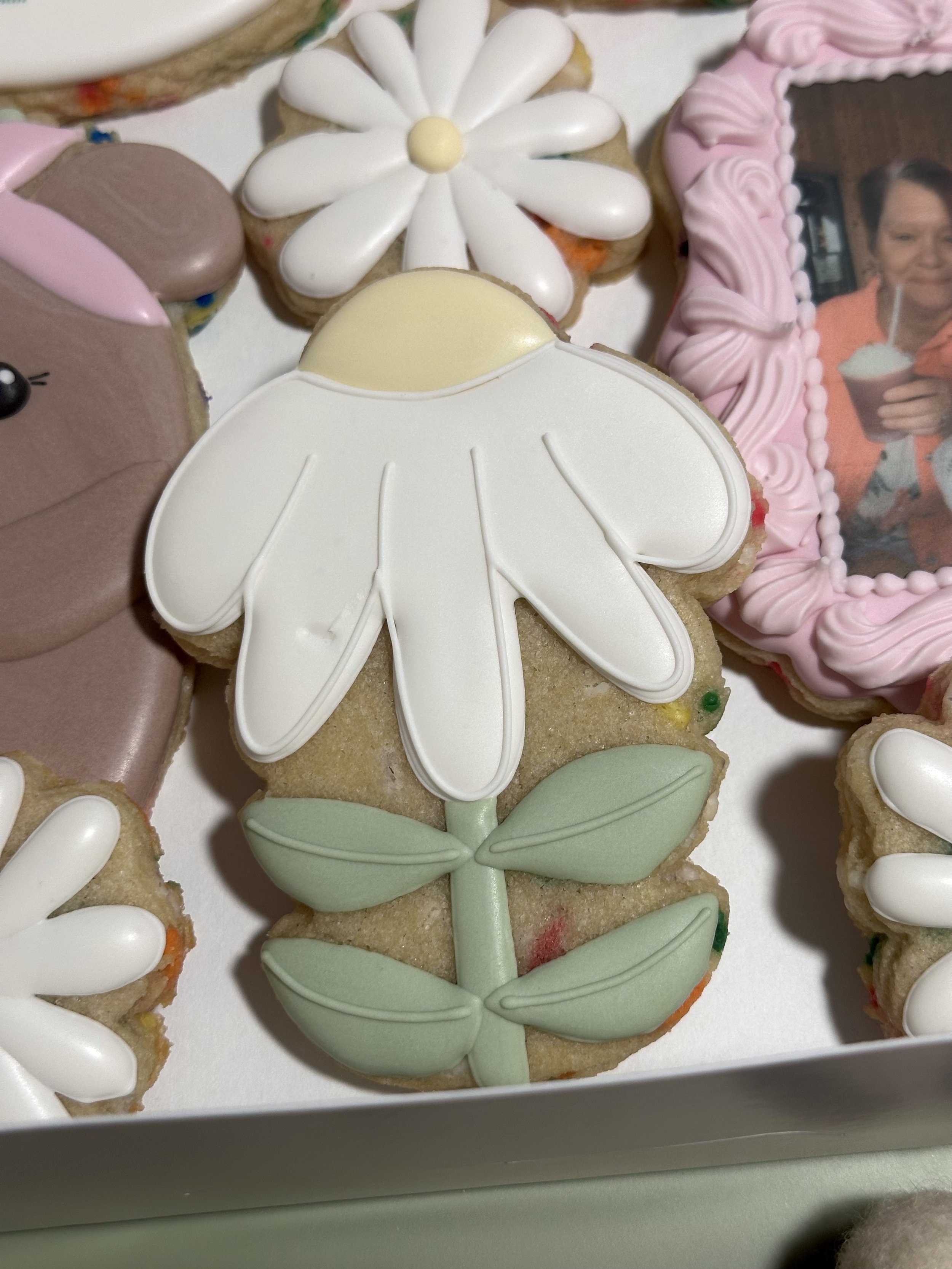 mothersdaybox-daisycookie.jpg