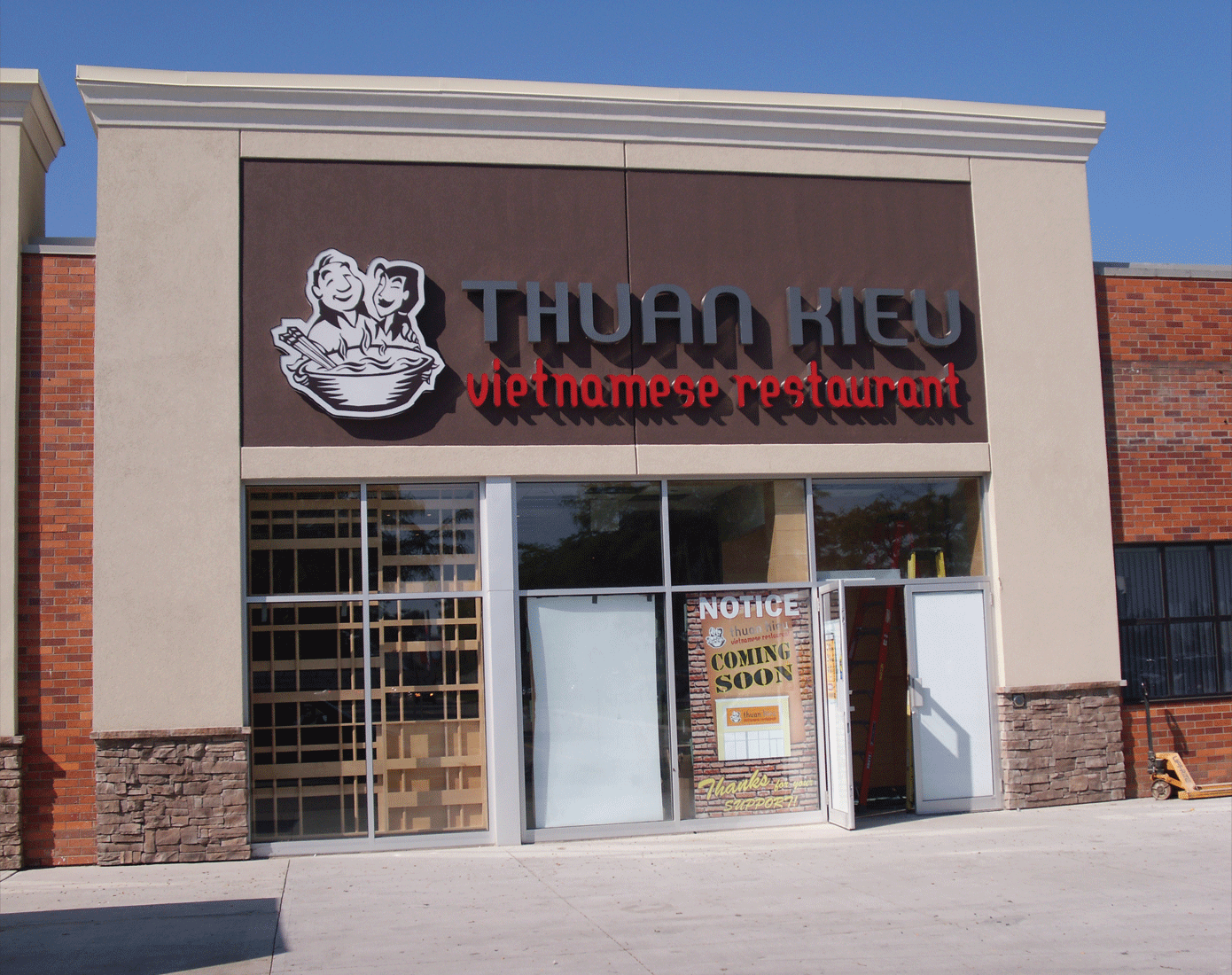 Thuan-Kieu- vietnamese channel halo letters.gif