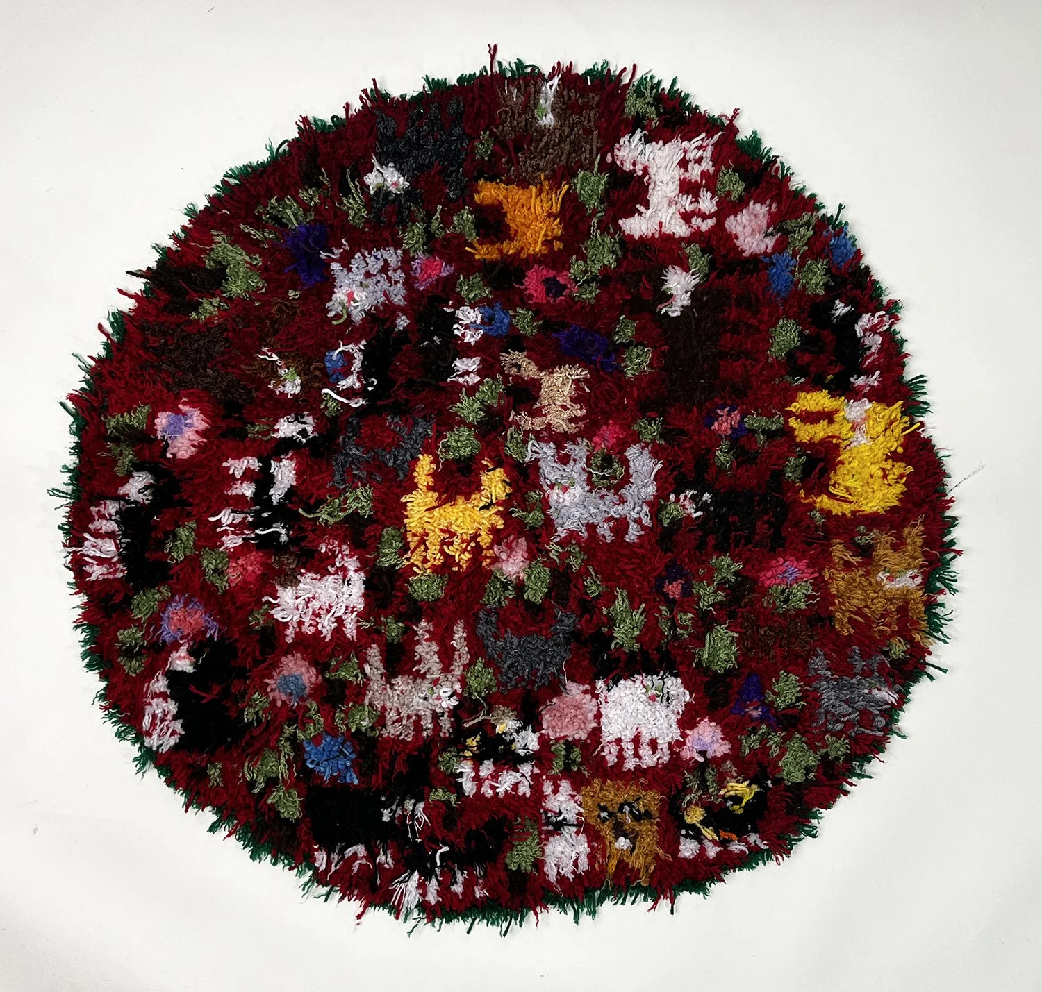 Dede Decker / Untitled / 2023 / latch hook / 36” diameter