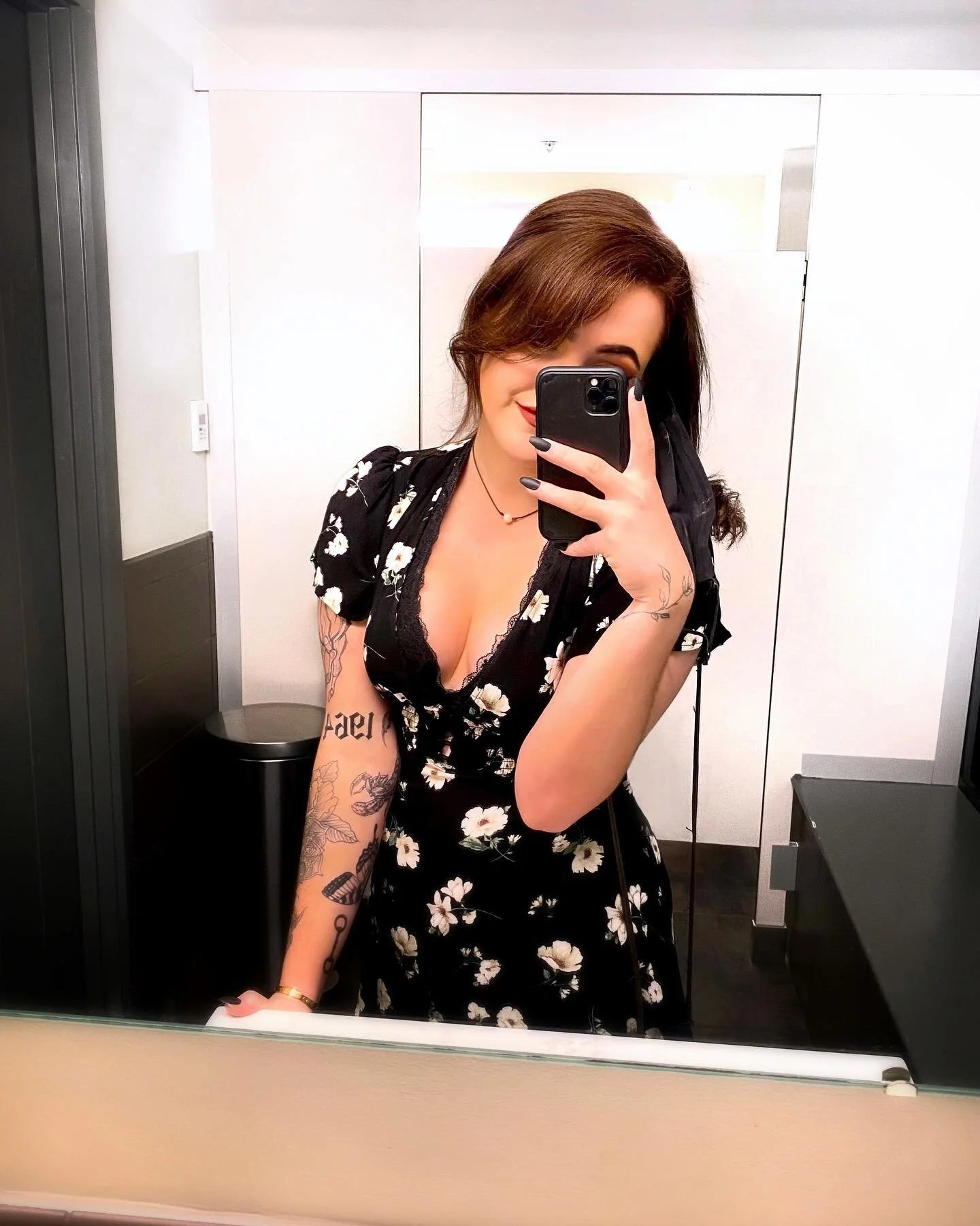 viva la tipsy bar selfie 🥂