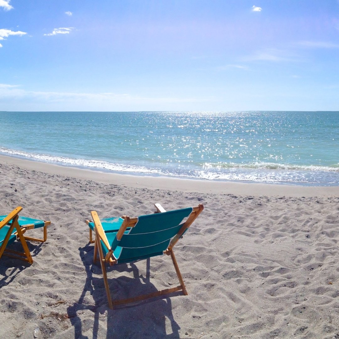🏖️🌊 This could be your view today! Imagine soaking up the sun and feeling the ocean breeze at Sharky's beach. Don't miss out on the chance to make this your everyday reality 🌅🌴 
-
-
-
-
#beachlife #oceanview #dreamhome #SarasotaLiving #SarasotaRe