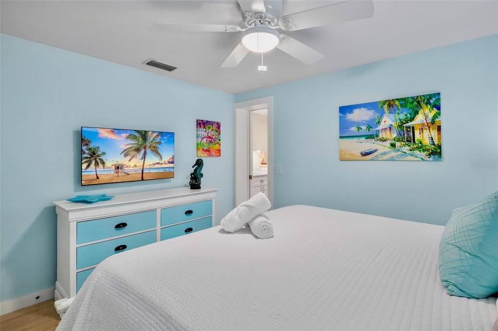 5803 IMPERIORE AVEHOLMES BEACH, Florida 34217-1633 (15).jpeg