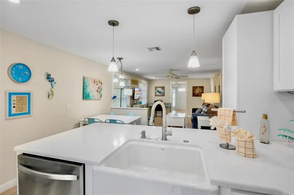 5803+IMPERIORE+AVEHOLMES+BEACH,+Florida+34217-1633+(13).webp