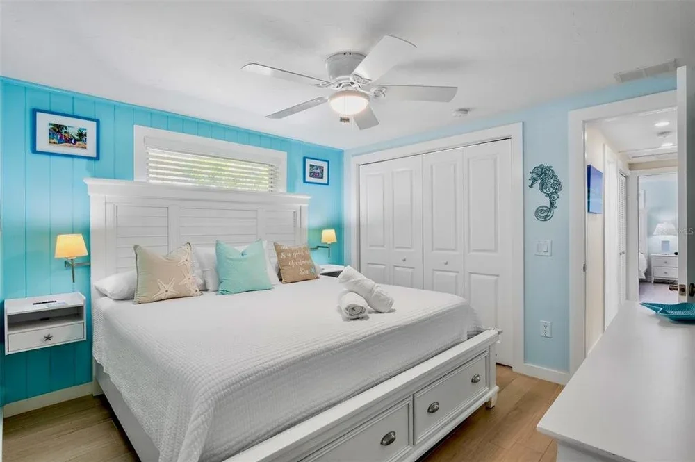 5803+IMPERIORE+AVEHOLMES+BEACH,+Florida+34217-1633+(16).webp