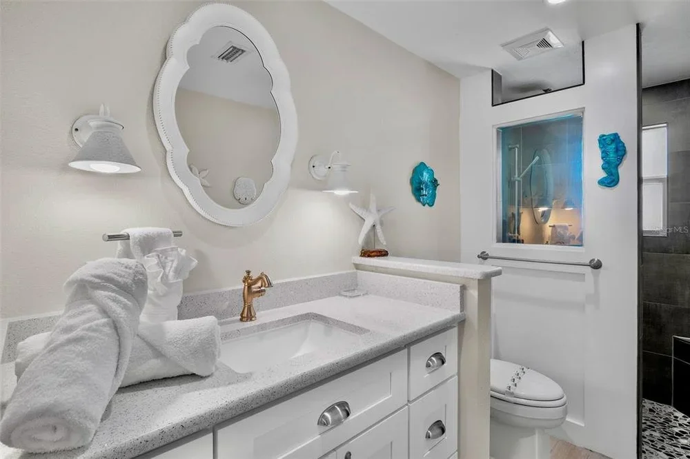 5803+IMPERIORE+AVEHOLMES+BEACH,+Florida+34217-1633+(17) (1).webp