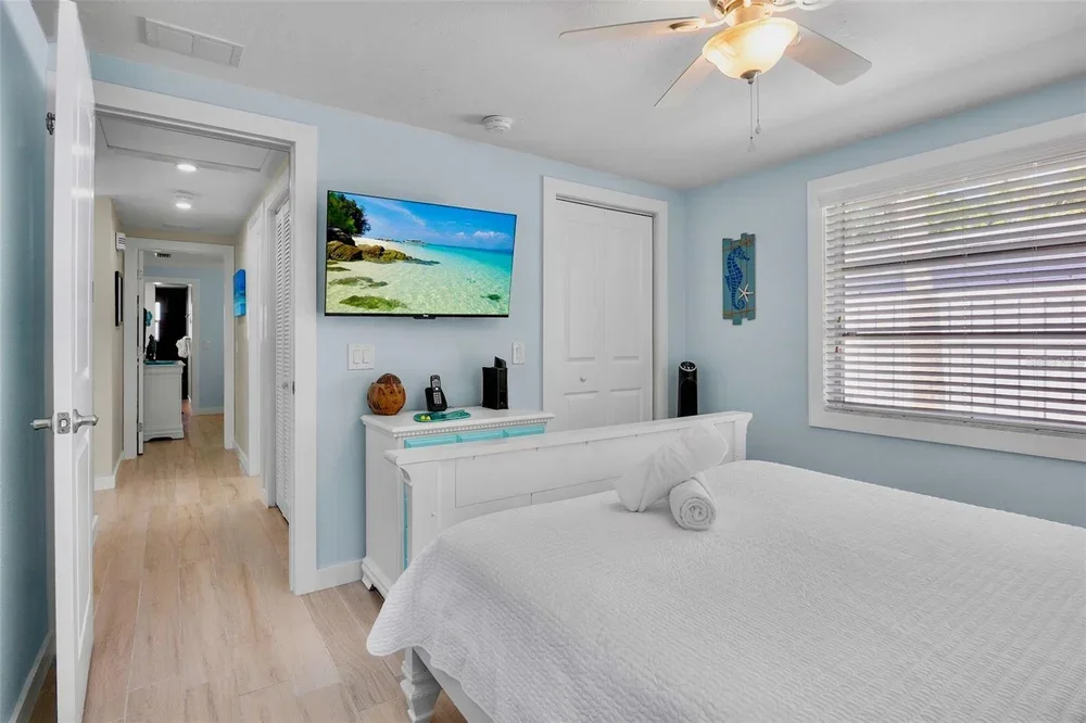 5803+IMPERIORE+AVEHOLMES+BEACH,+Florida+34217-1633+(19).webp