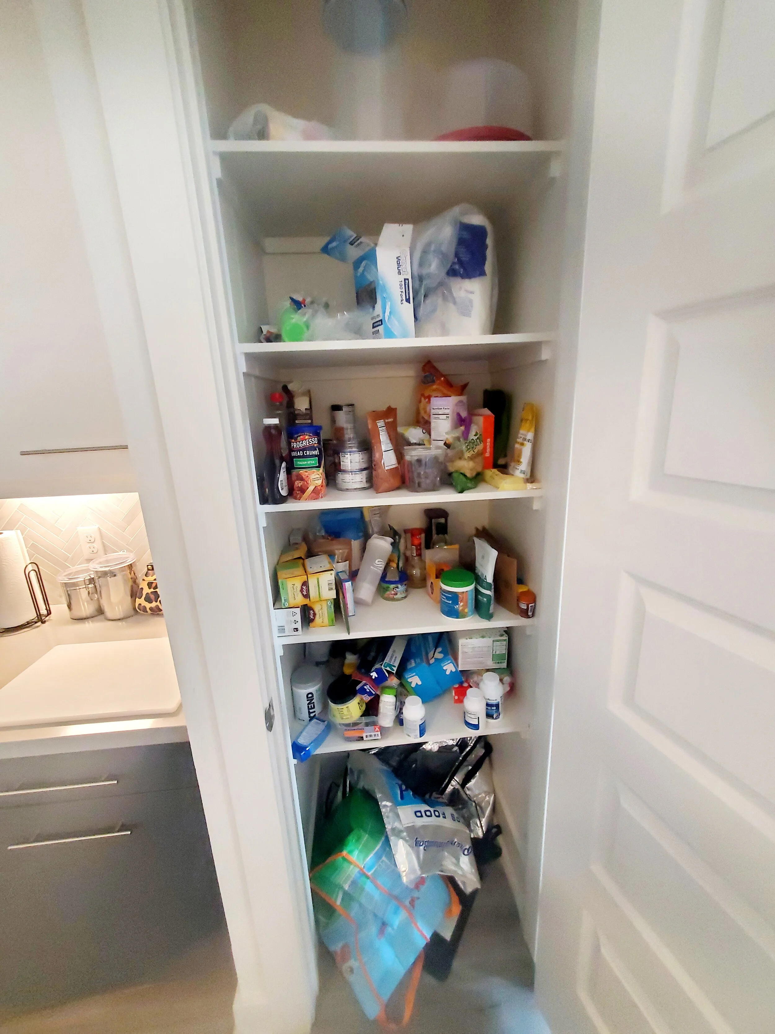 Pantry 1 - Before