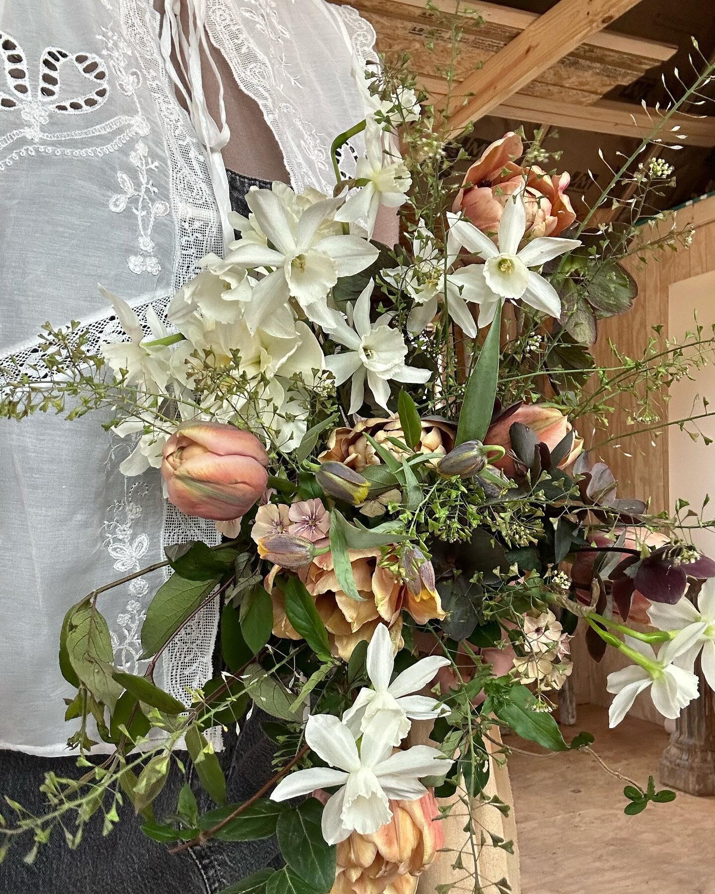 this may just be the perfect bridal for a textural mtn wedding. that&rsquo;s all i&rsquo;ve been scheming and dreaming of. 

#bridal #organicwedding #whimsicalwedding #mountainwedding #mountainweddinginspiration #outdoorwedding #coloradowedding #mont