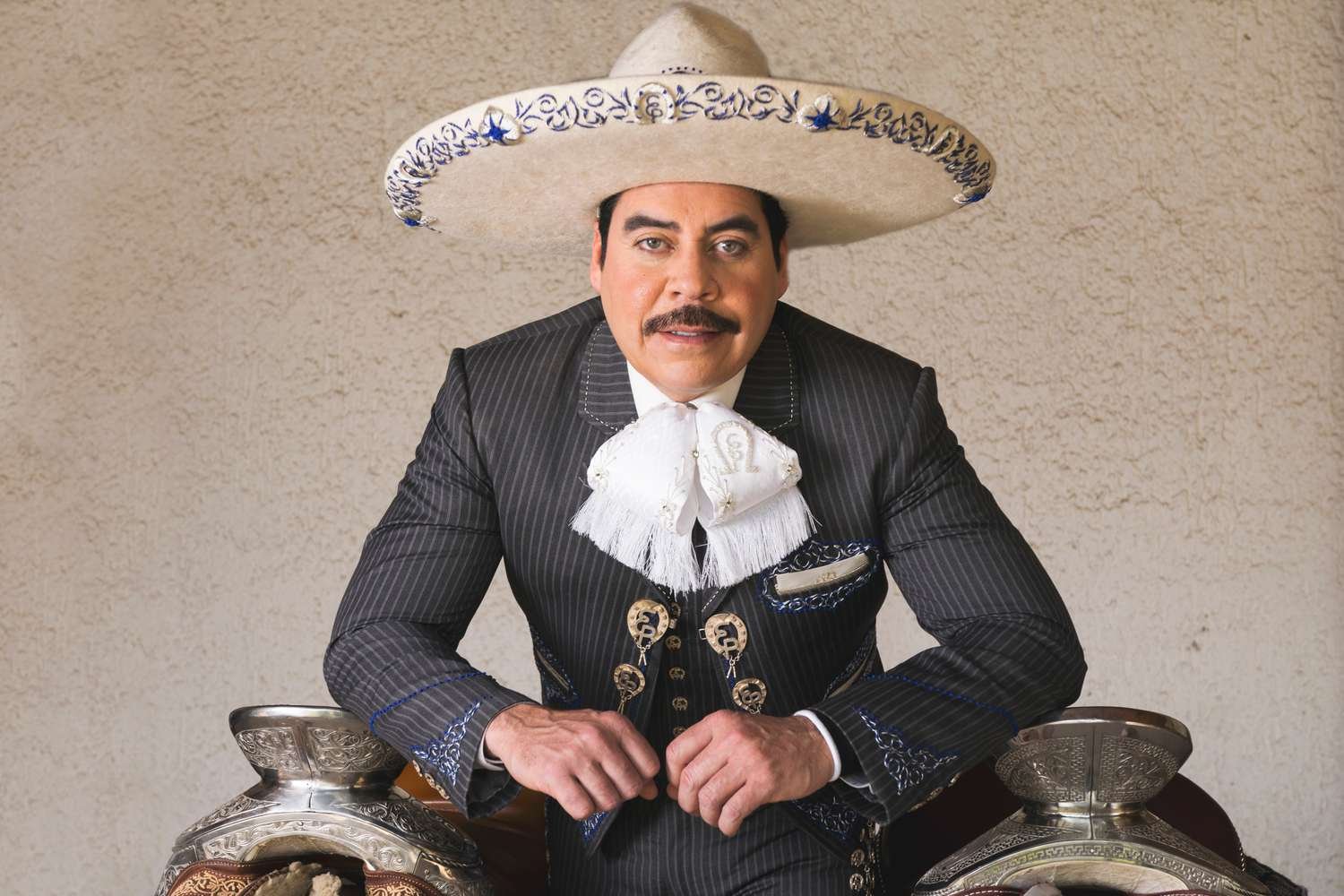 Opening the night for Cheke Pena 