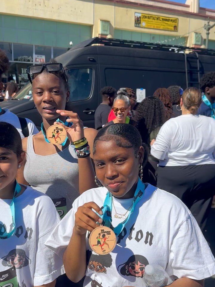 Congrats to Team G.IRL, who walked the @crenshawmile this weekend.

🏃🏿&zwj;♀️🏃🏿&zwj;♀️

Our Board Member @imraisingwisdom sponsored spots for some of our youth to take part in the mini marathon this weekend.

The day was perfect, and it was great