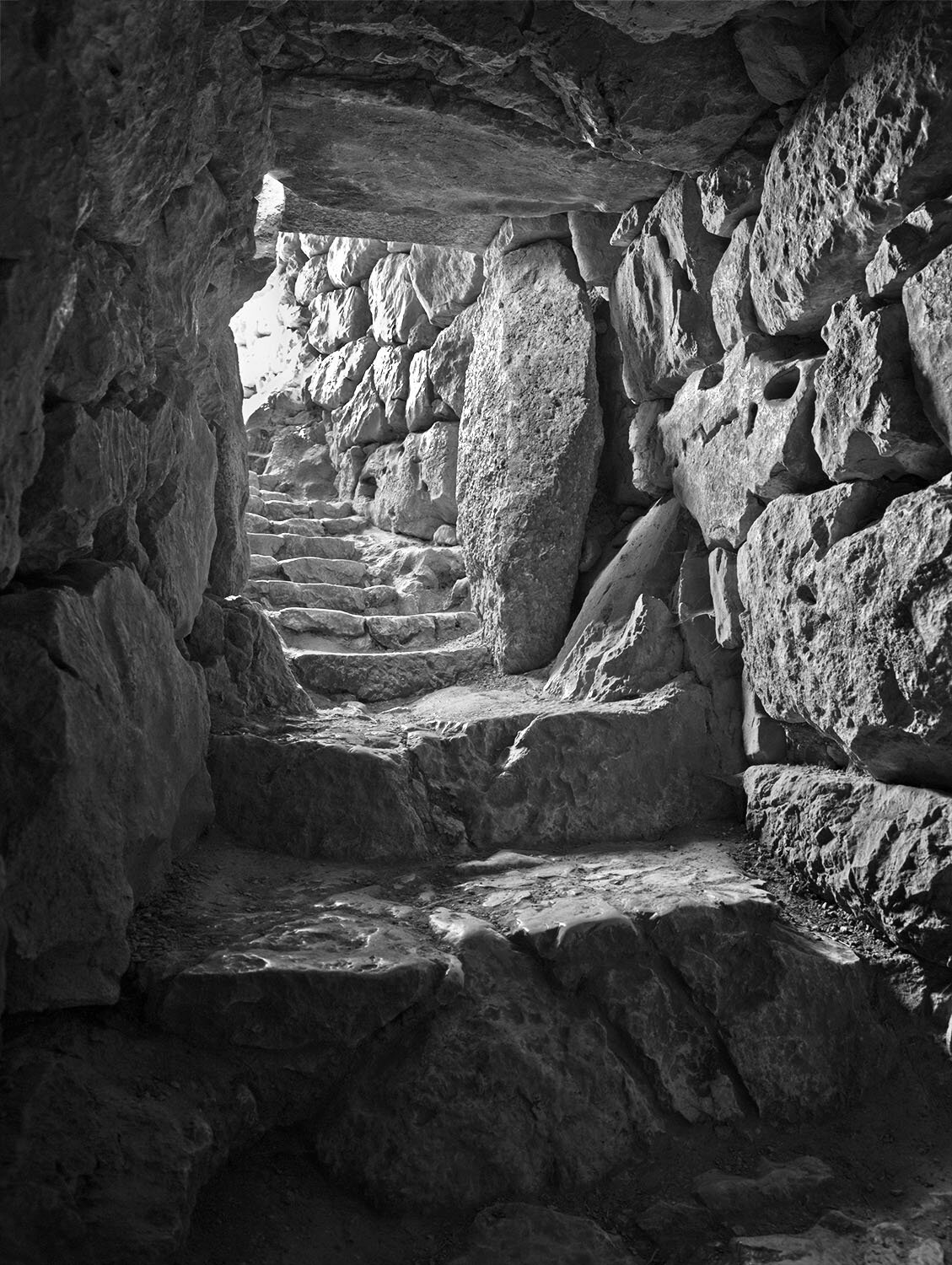 Mycenae-stairs.jpg