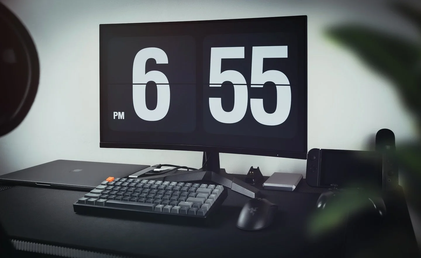 Anybody have any suggestions on how to make my setup better? Feel like somethings missing 🤔
&bull;
&bull;
&bull;
&bull;
#photography #photographer #editing #opticalwander #tech #techsetup #desk #desksetup #homeoffice #gamingsetup #productivity #phot