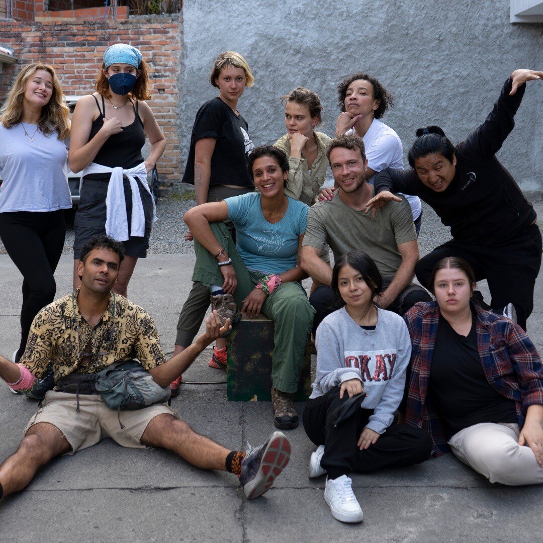 We start the adventure!

We meet in the inspiring city of Cuenca, a cultural hub in the Andes of Ecuador.

We started our process with street performance workshops from our new friends at Barojo Theater Company. We practiced physicality and vocalizat