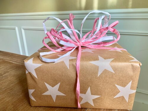 How to gift wrap with raffia ribbon