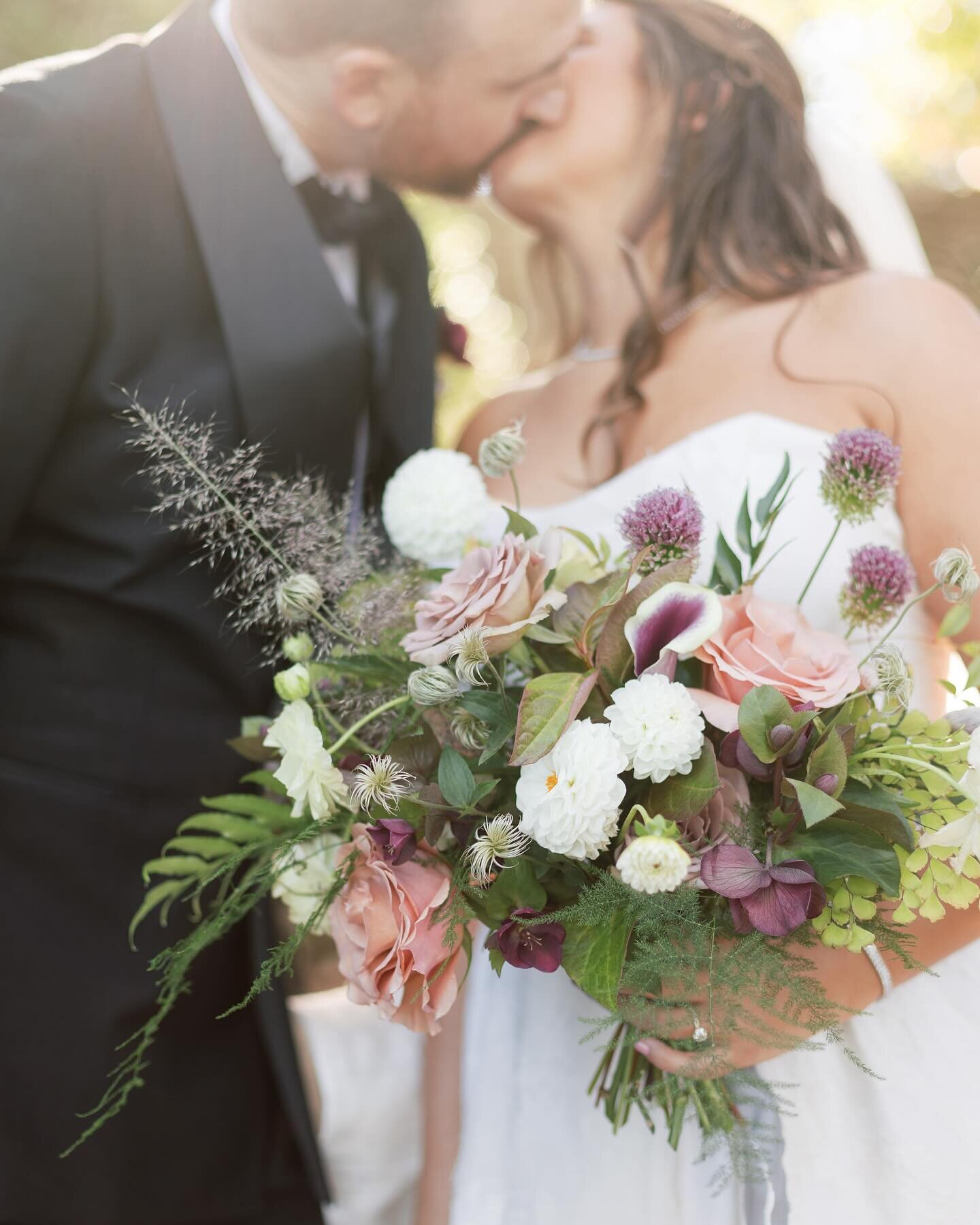 Liz wanted a whimsical, botanical feel to her bouquet - something unique but effortlessly elegant. Hellebore, locally grown dahlias, and funky textural elements like clematis pods and explosion grass give that lush garden look. 
&bull;
Planner: @jess