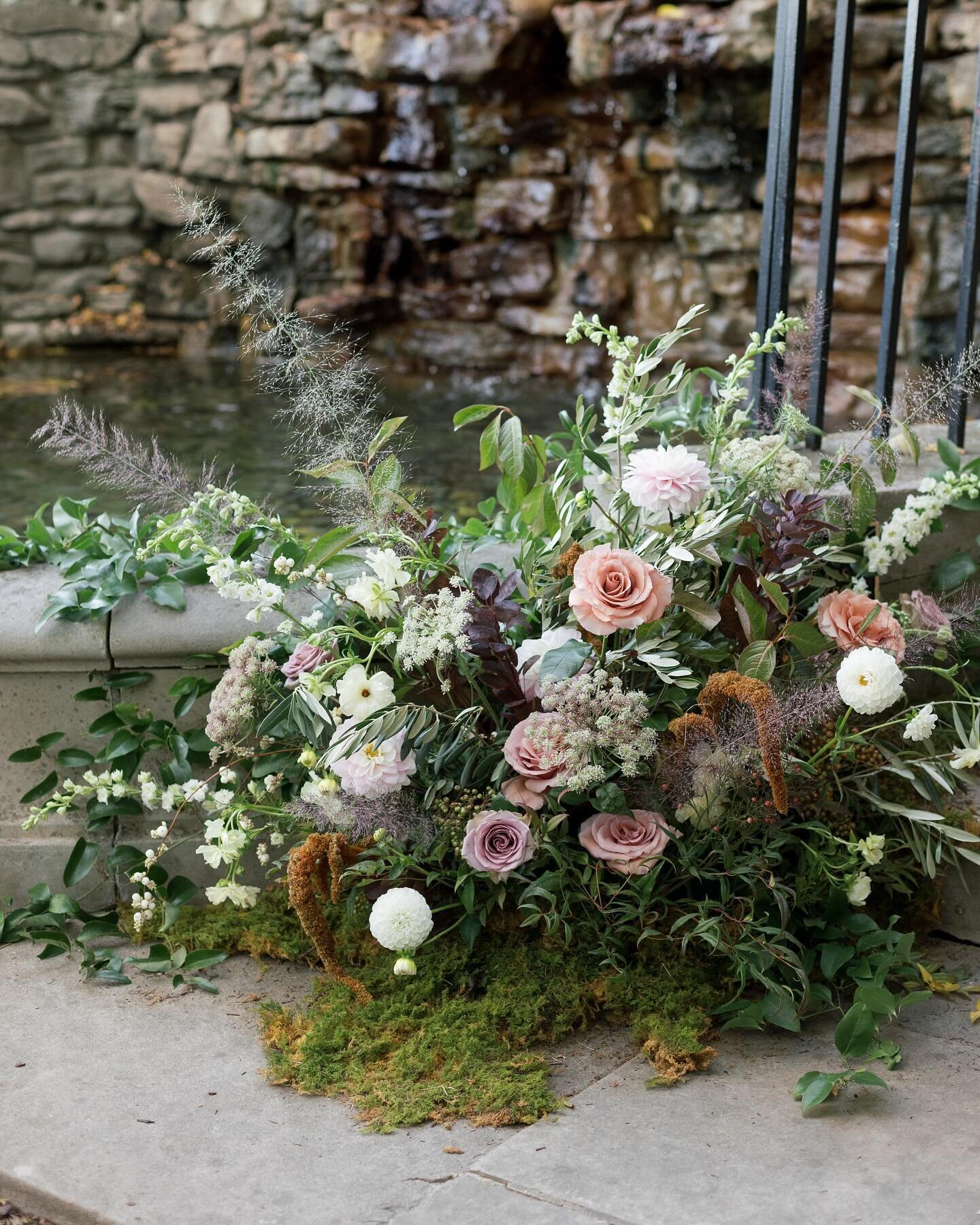 Still loving this organic little fountain moment from L &amp; D&rsquo;s intimate October wedding. 
&bull;
Planner: @jessicasloane 
Photographer: @kristinsweetingphotography 
Florals: @e.floral_design 
Venue: @cheekwoodweddings 
&bull;
#floristsofinst